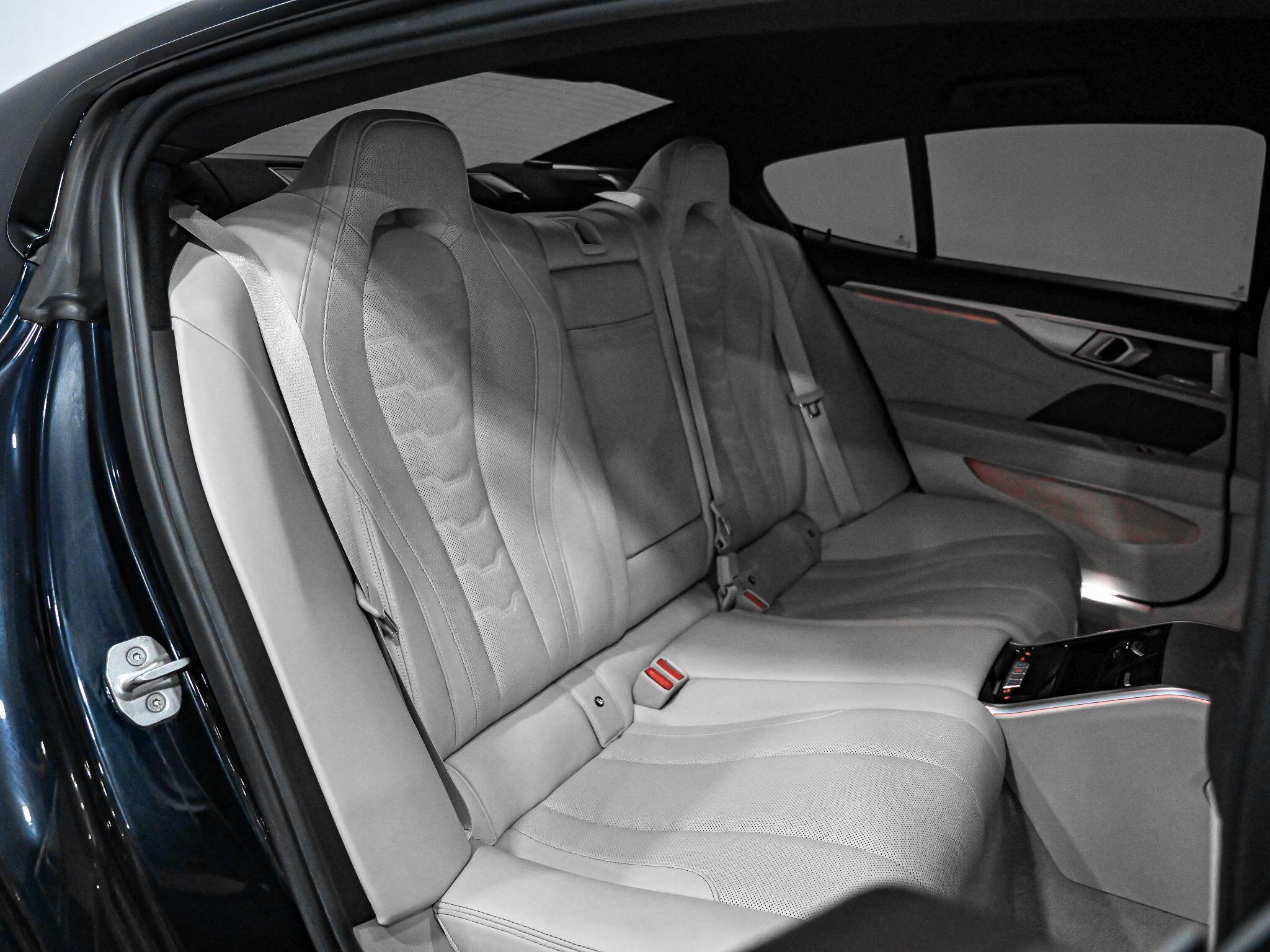 BMW 8 Series view 31