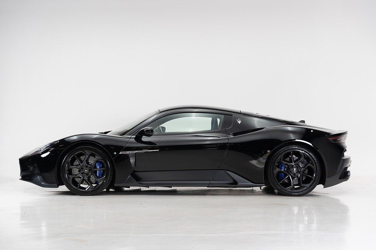 Maserati MC20 view 11