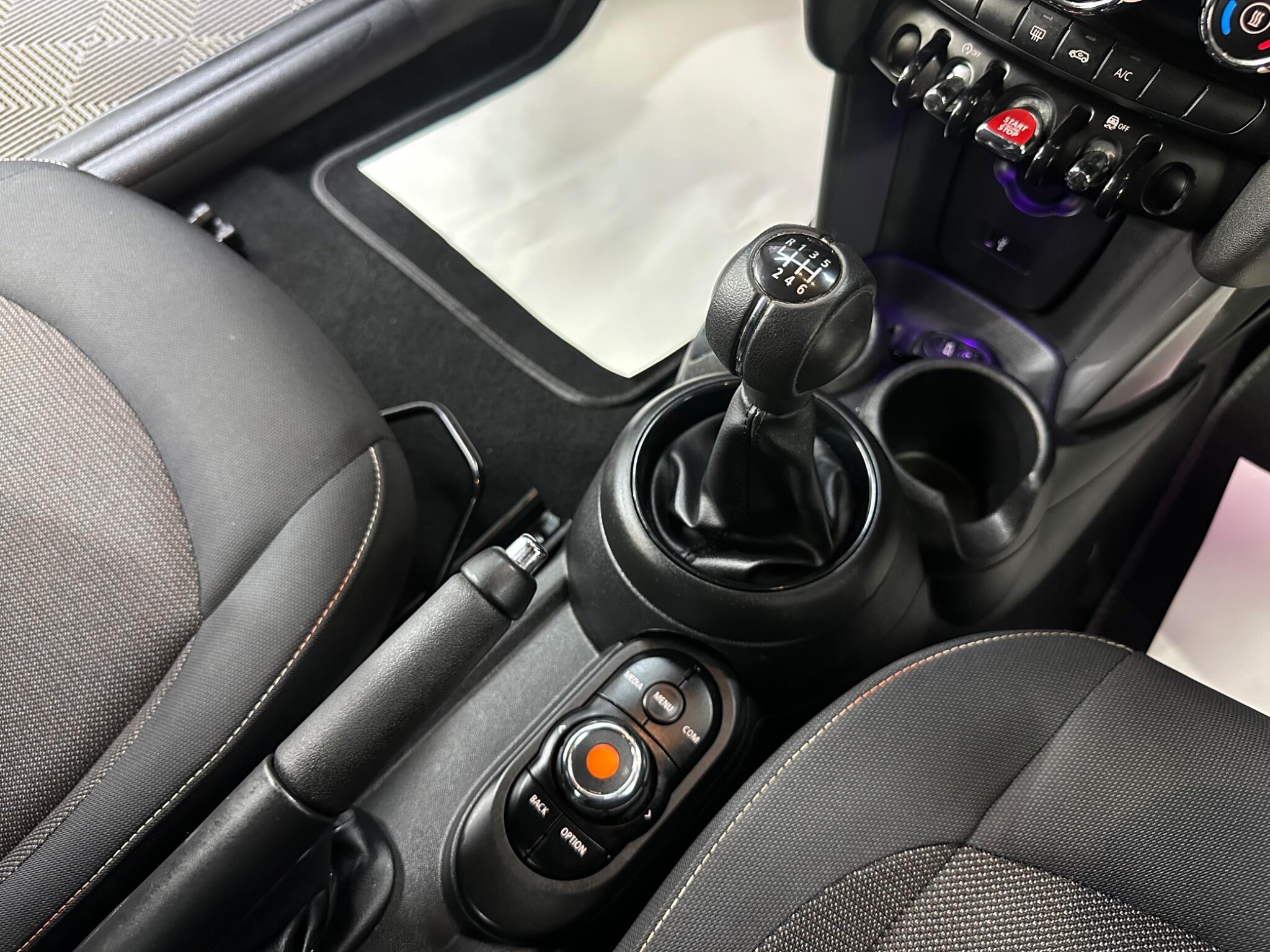Mini Hatch view 37