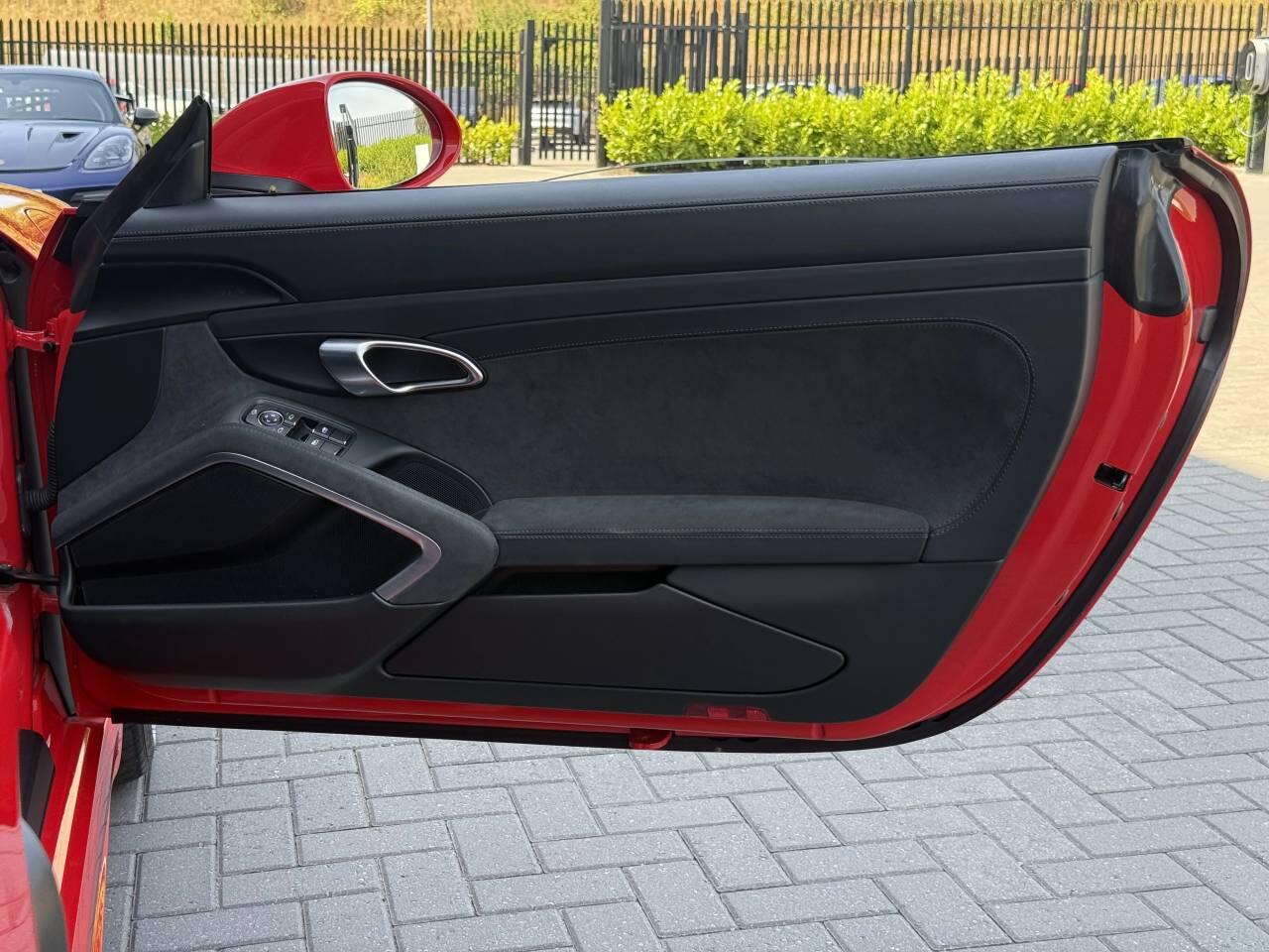 Porsche Cayman view 37