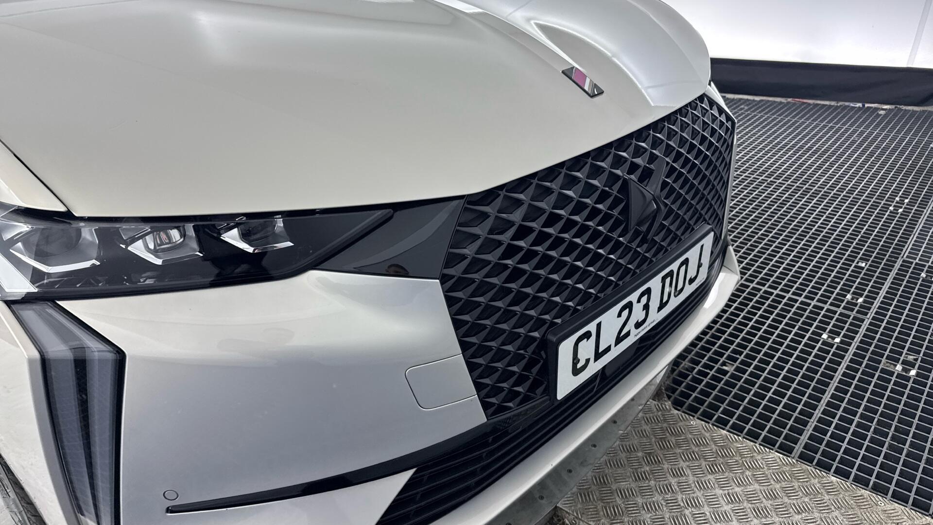 DS Automobiles DS 4 view 26