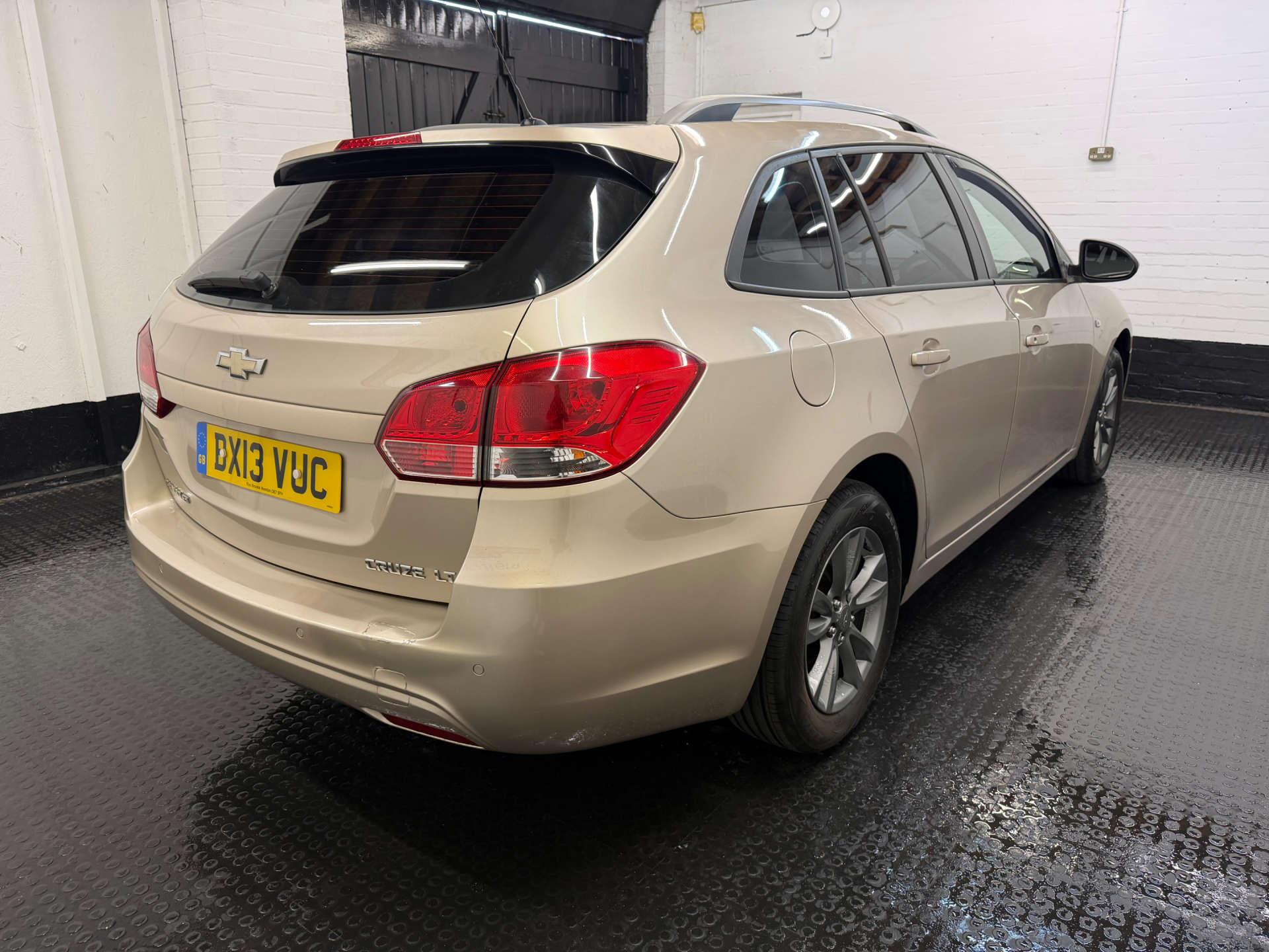 Chevrolet Cruze view 23