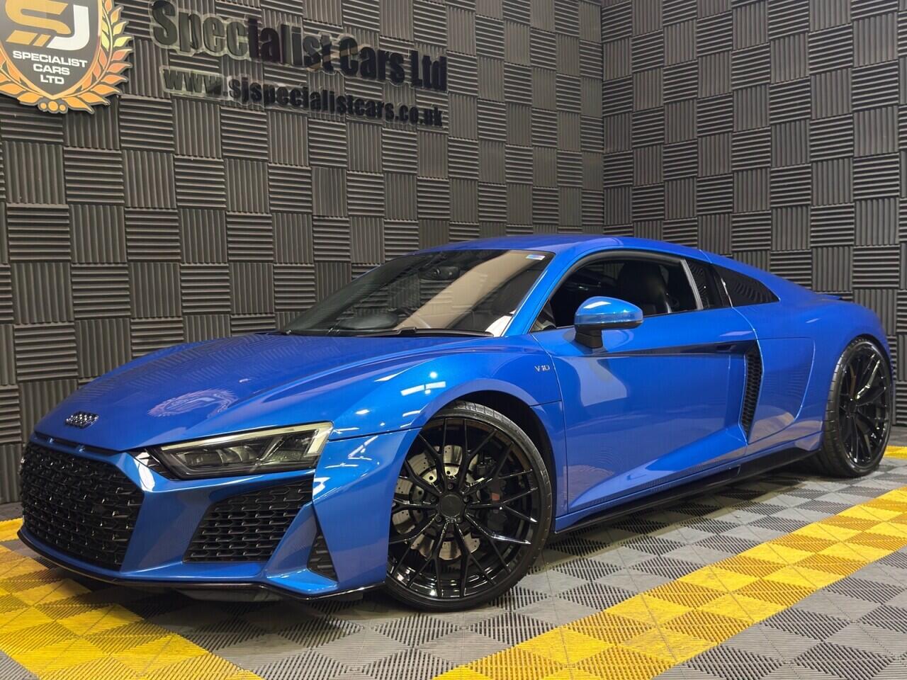 Audi R8 view 26