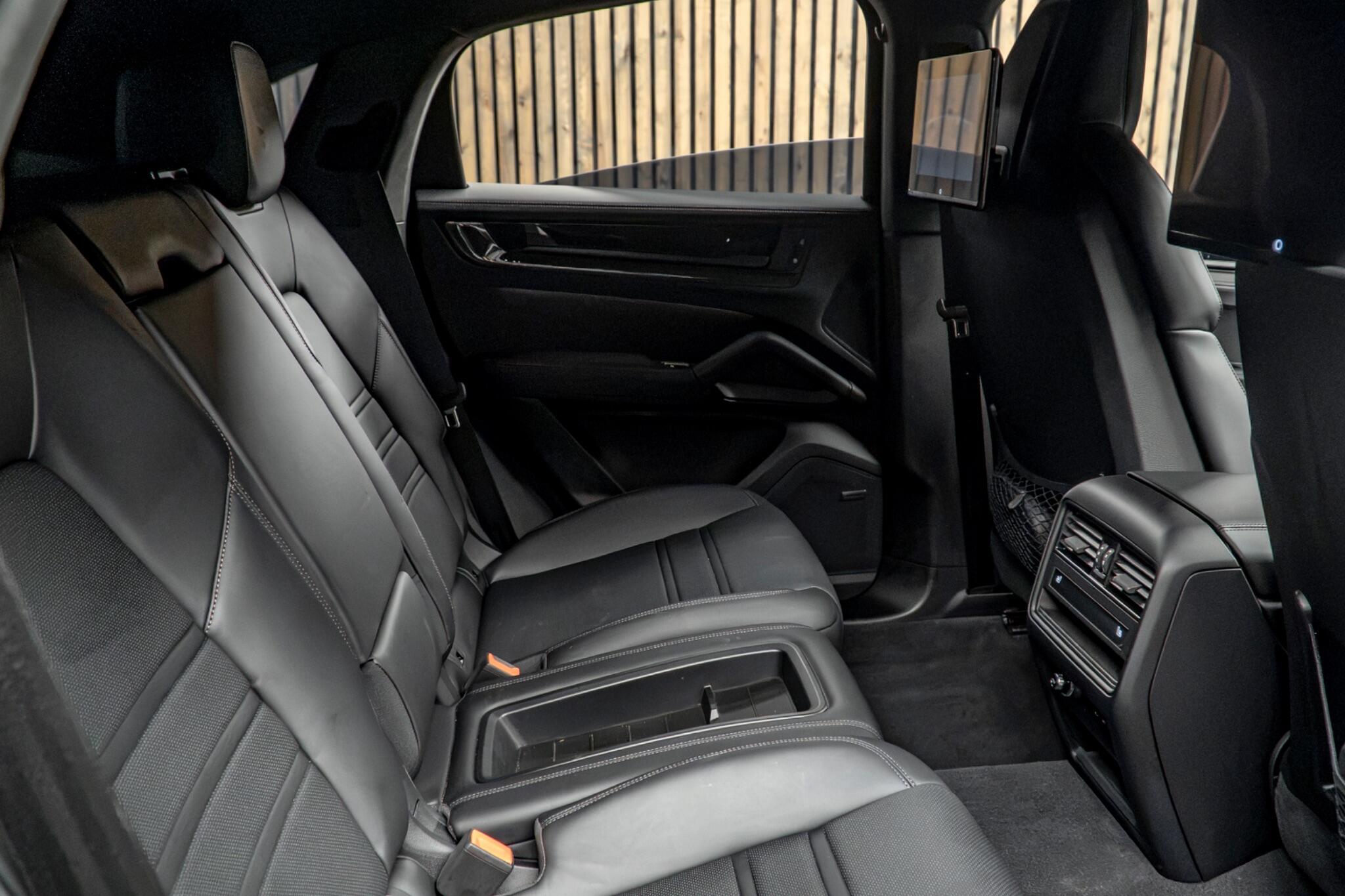 Porsche Cayenne view 39