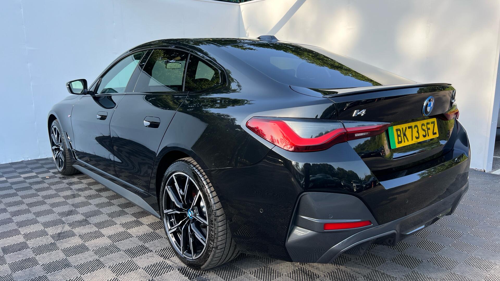 BMW I4 view 30