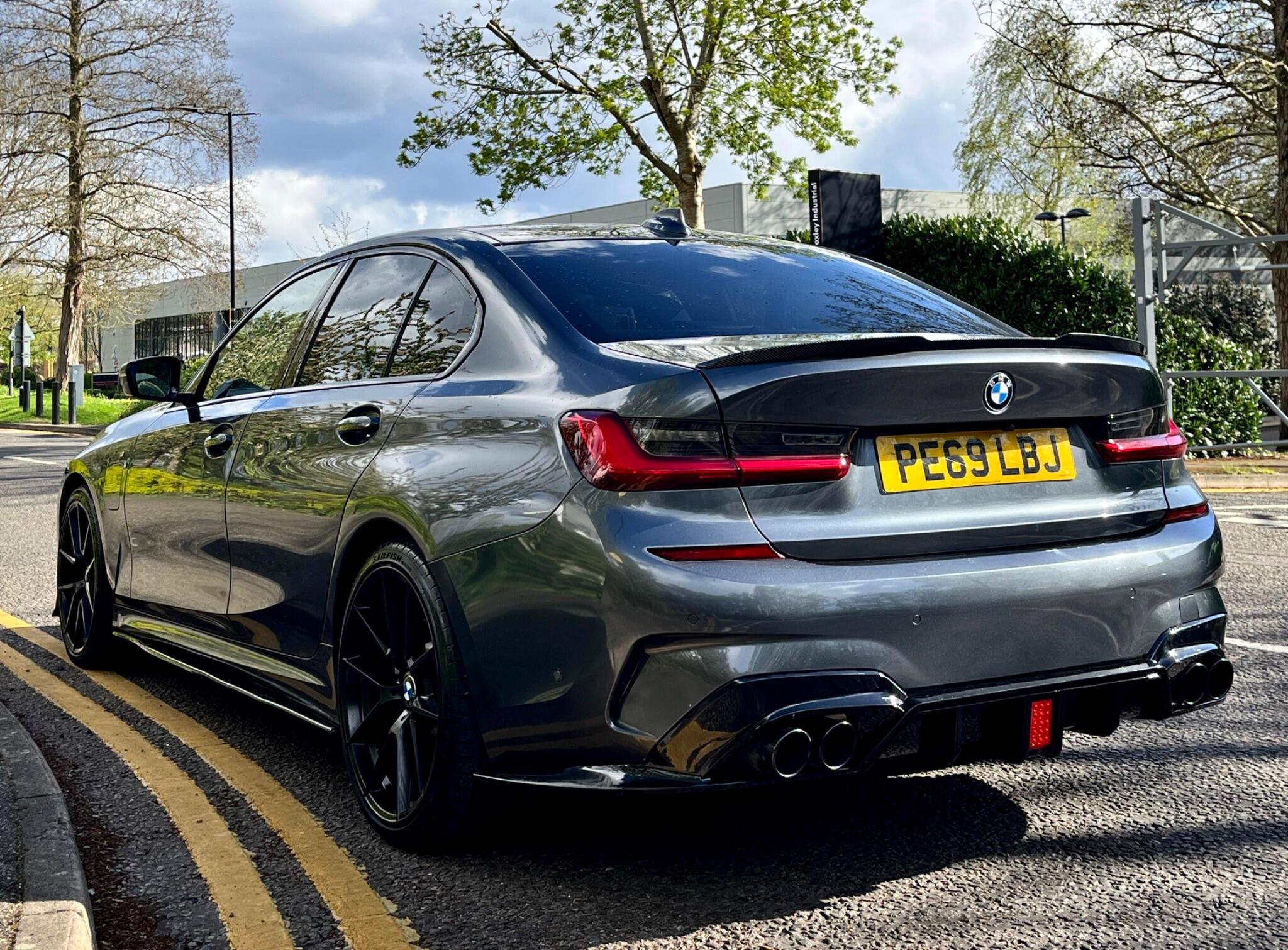 BMW 3 Series view 18