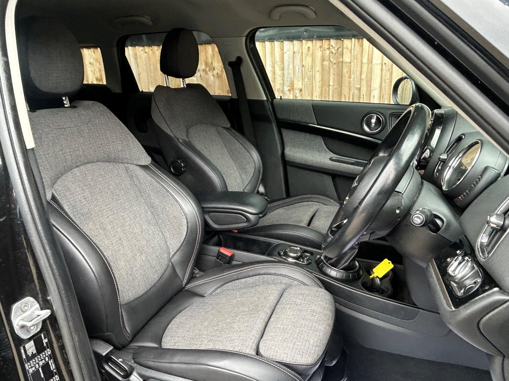 Mini Countryman view 3