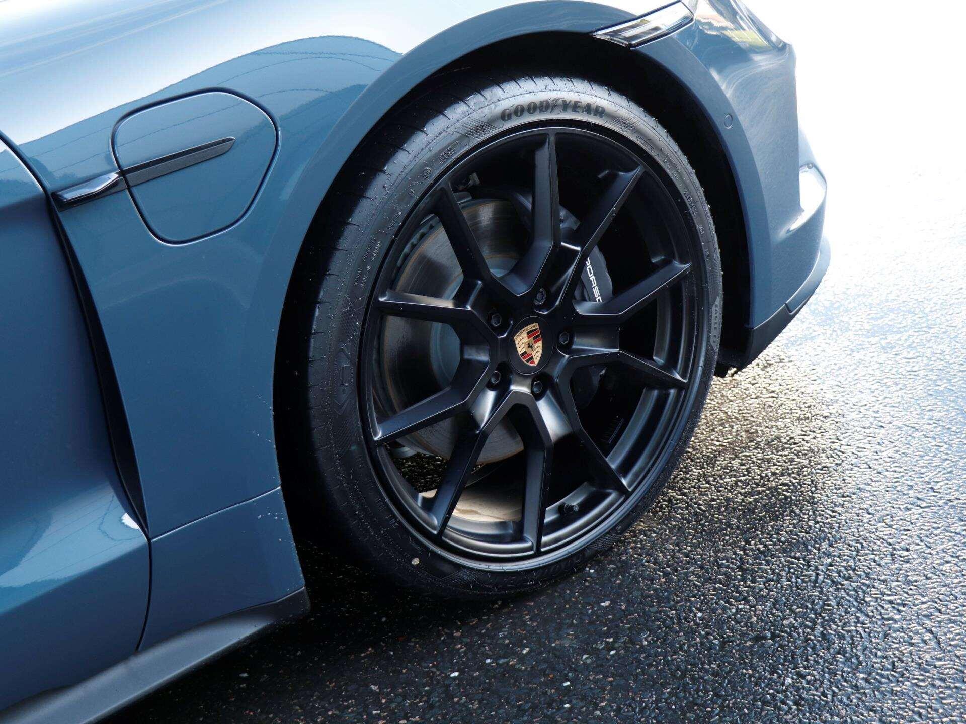 Porsche Taycan view 36