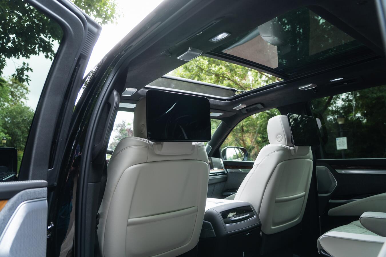Cadillac Escalade view 49