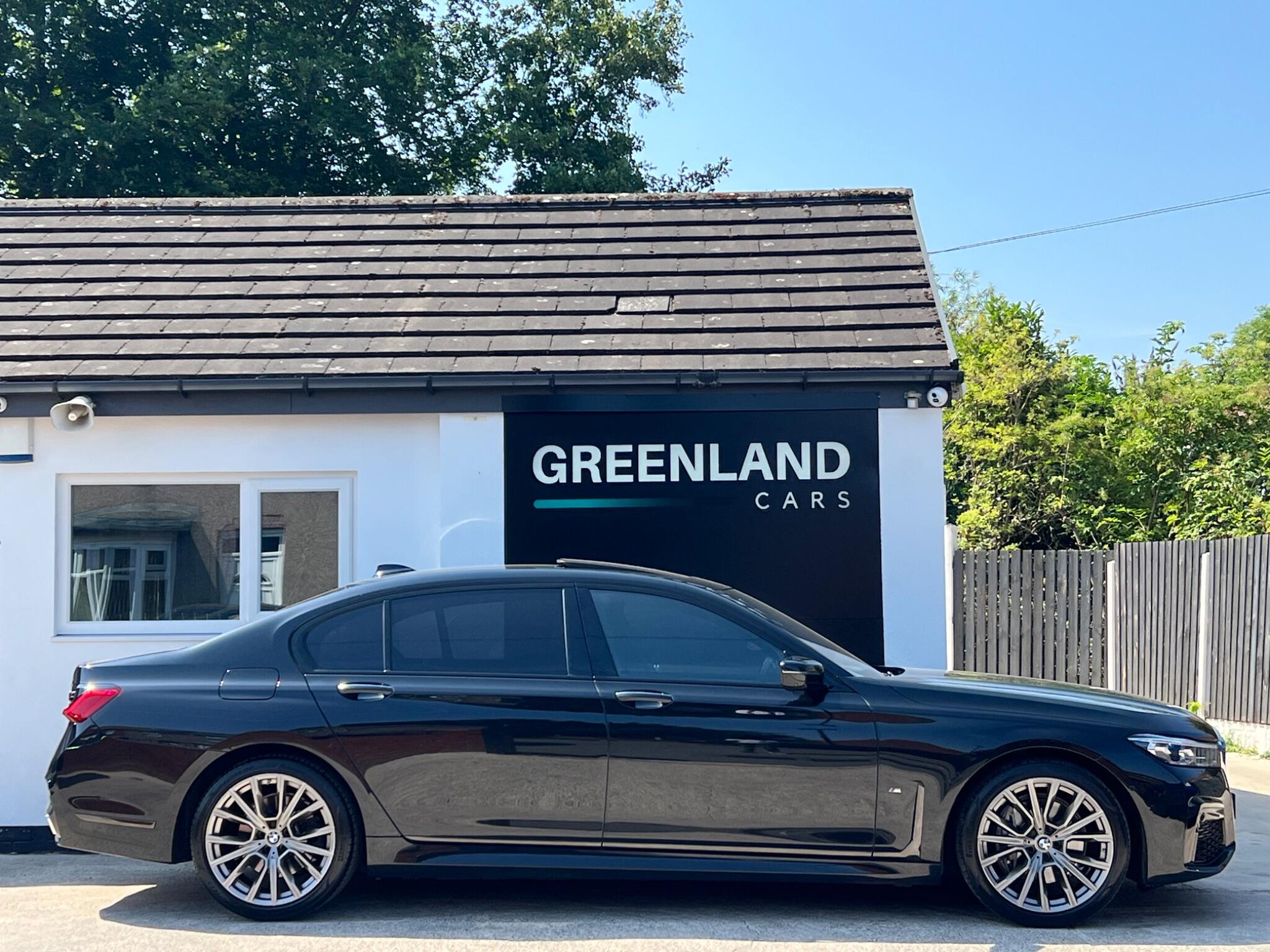 BMW 7 Series view 32