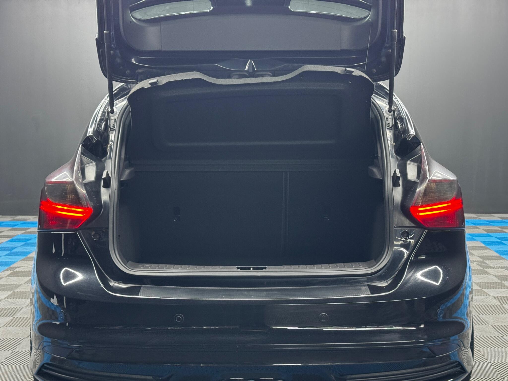 Ford Focus view 34