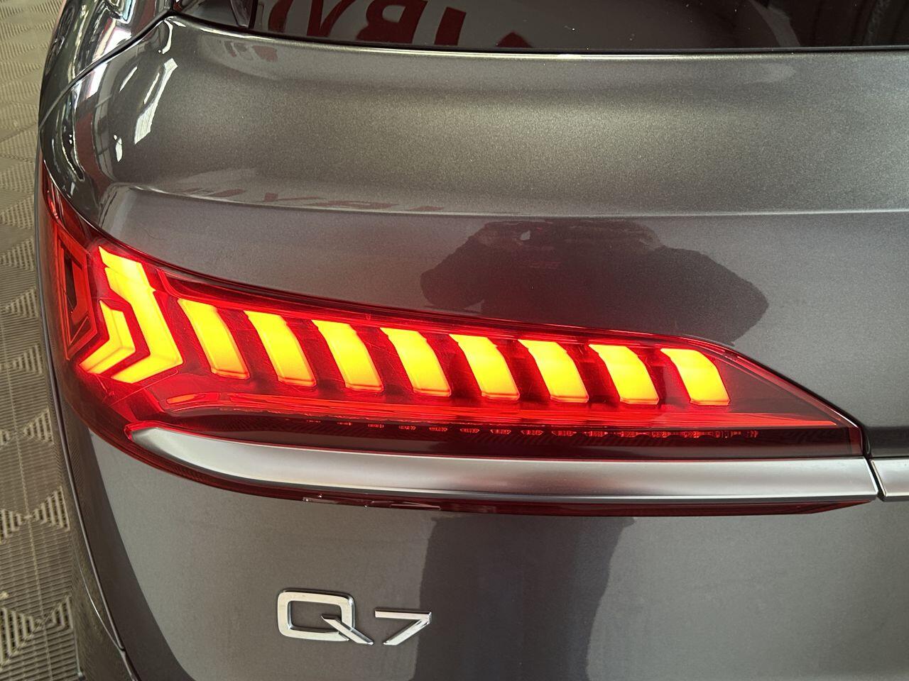 Audi Q7 view 21