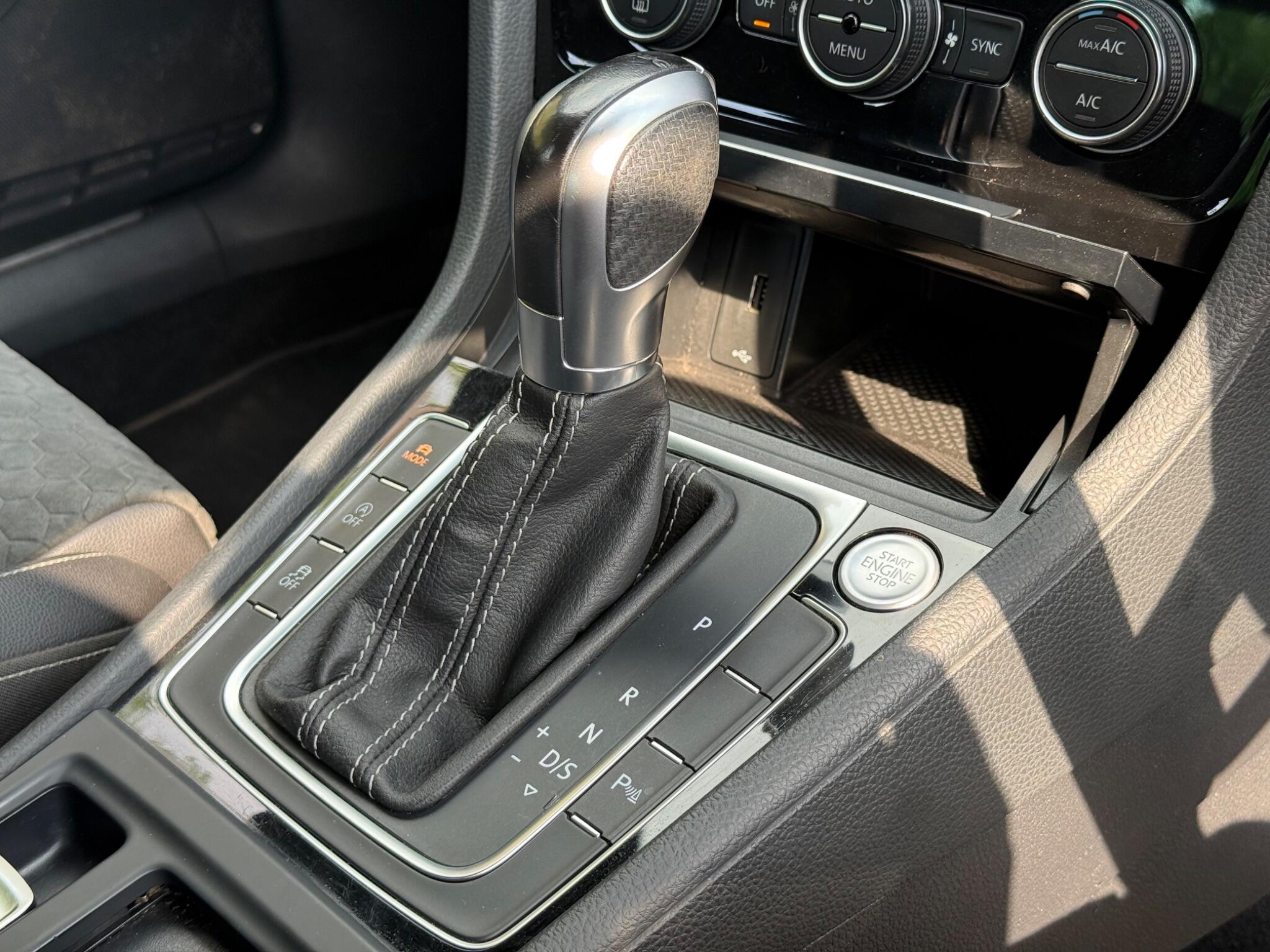Volkswagen Golf view 9