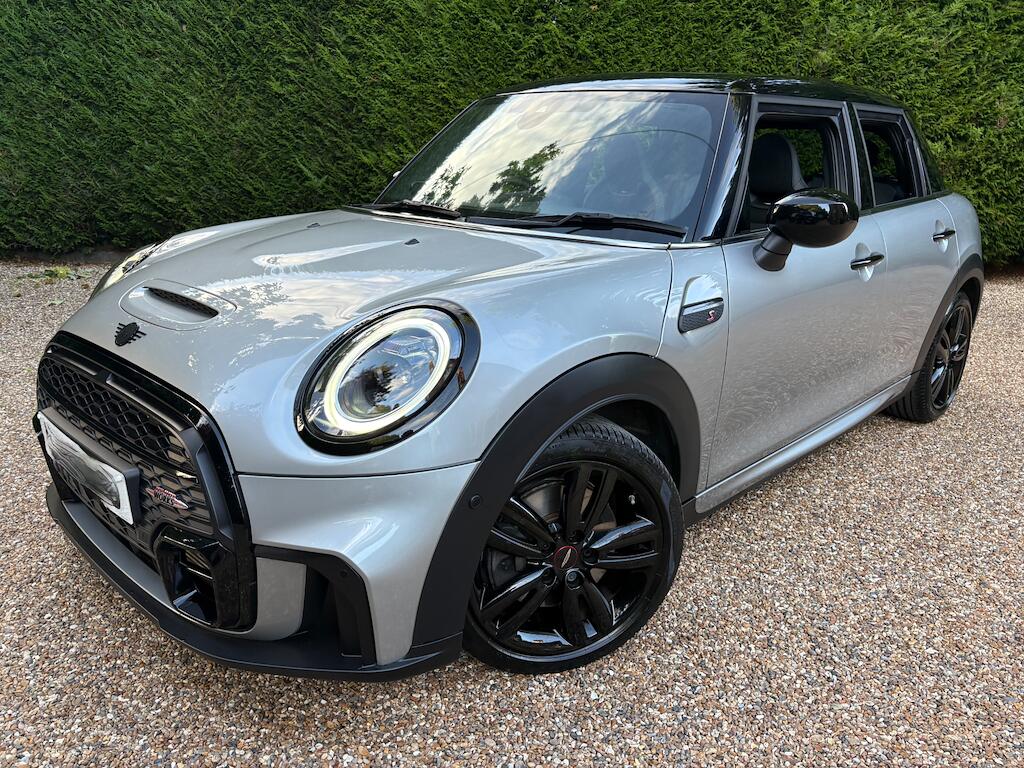 Mini Hatch view 4