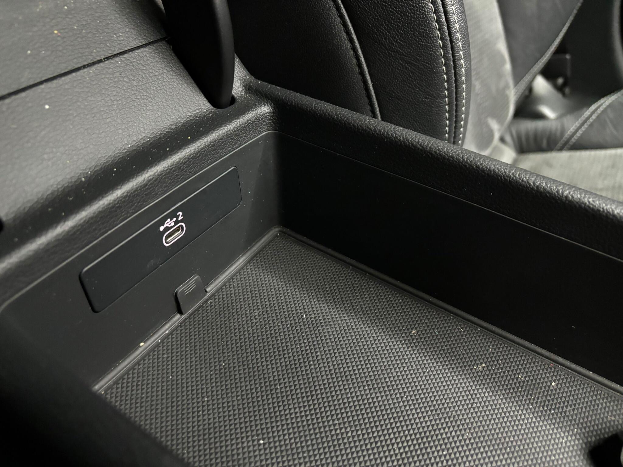 Audi A4 view 32