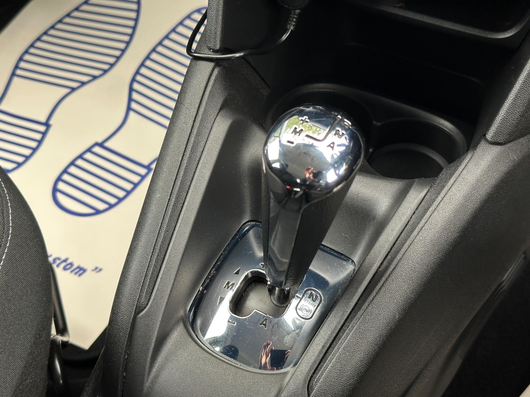 Peugeot 208 view 40