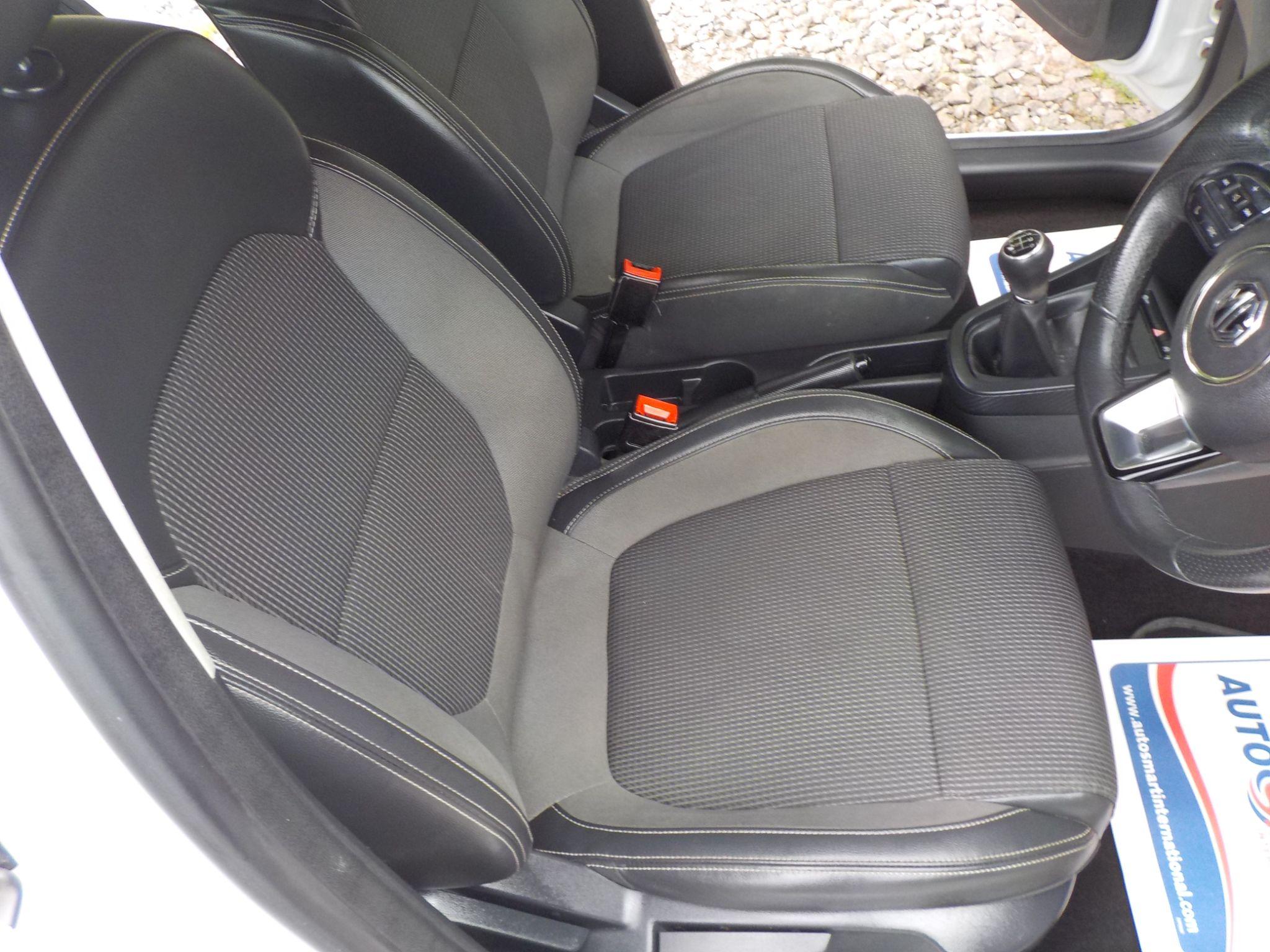 MG MG3 1.5 VTi-TECH Exclusive Euro 6 (s/s) 5dr