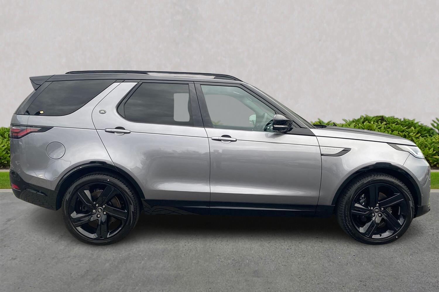 Land Rover Discovery view 3