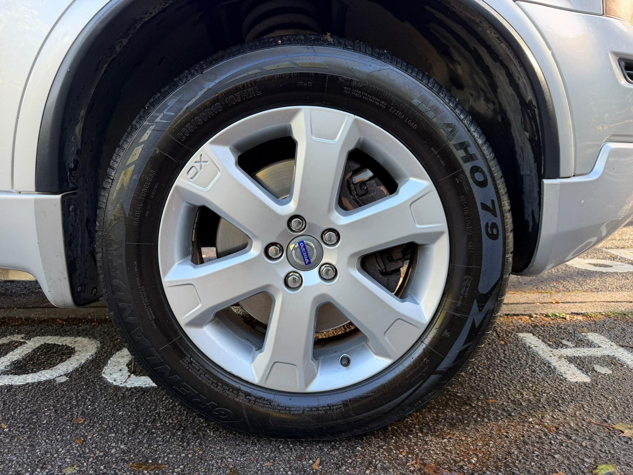 Volvo XC90 view 29