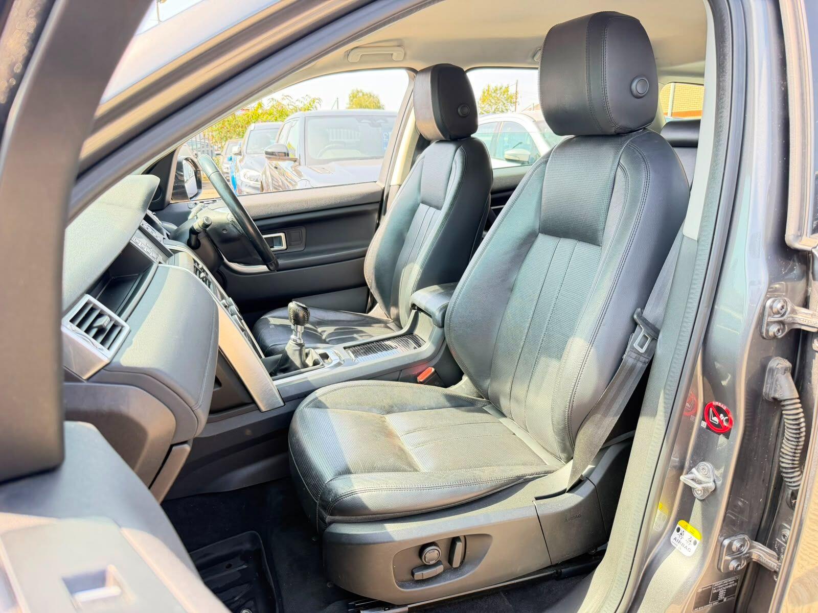 Land Rover Discovery Sport view 19