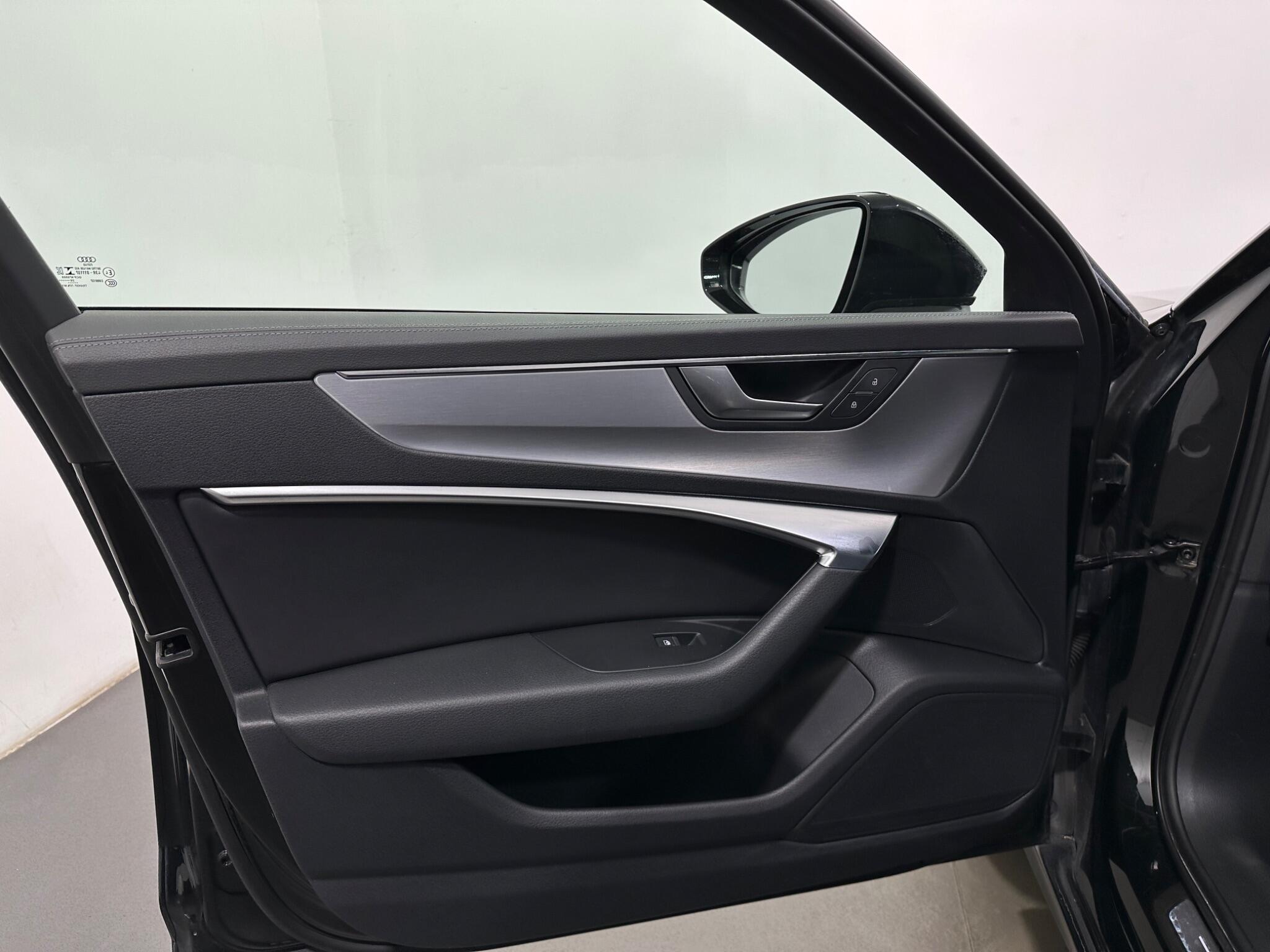 Audi A6 Saloon view 37