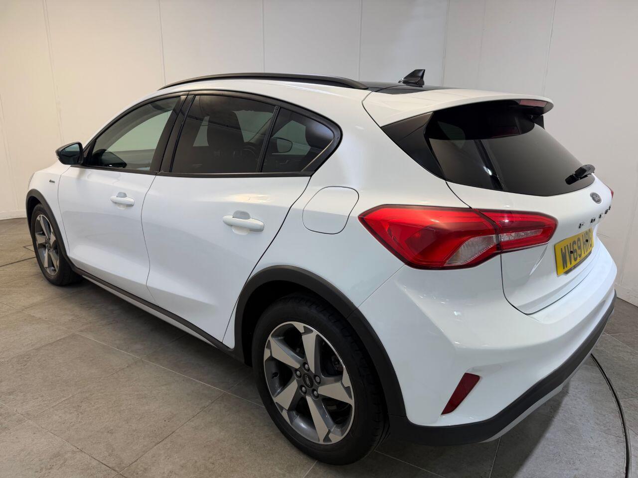 Ford Focus view 12