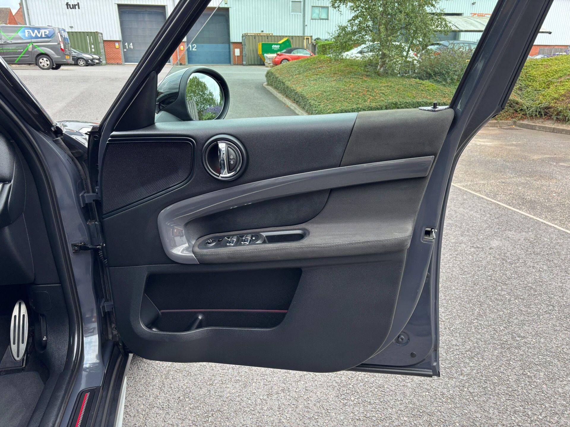 Mini Countryman view 33