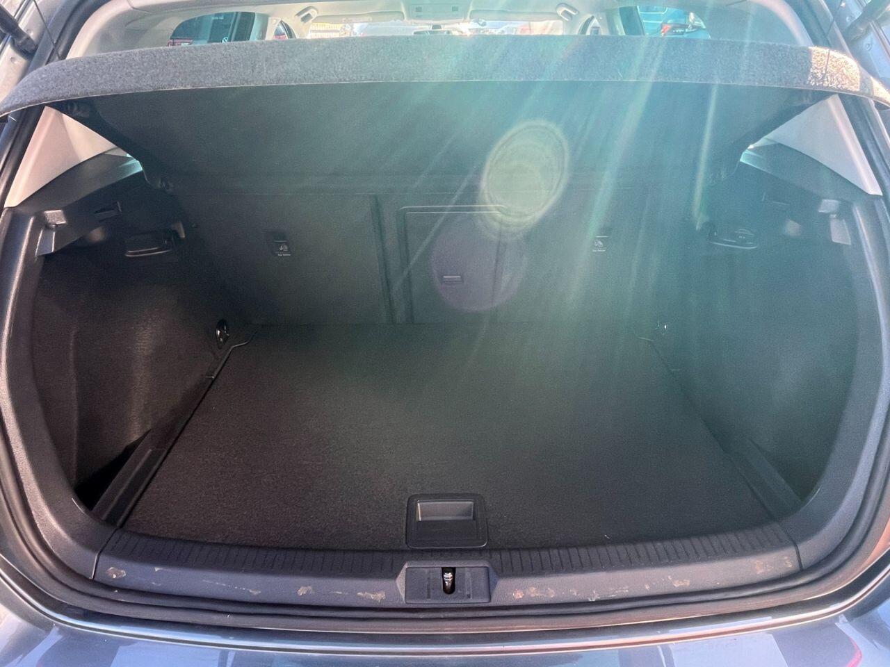 Volkswagen Golf view 15