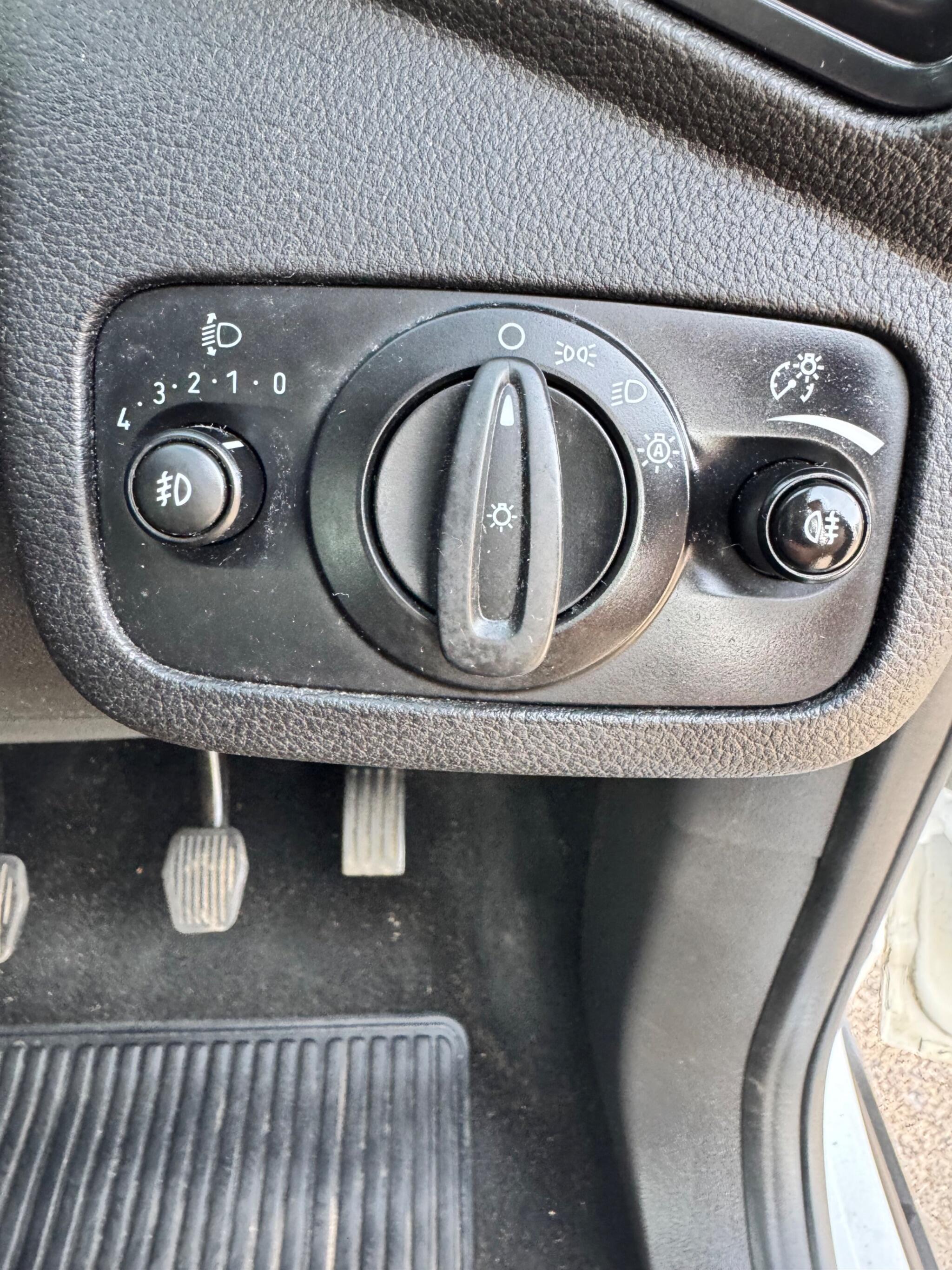 Ford C-Max view 32