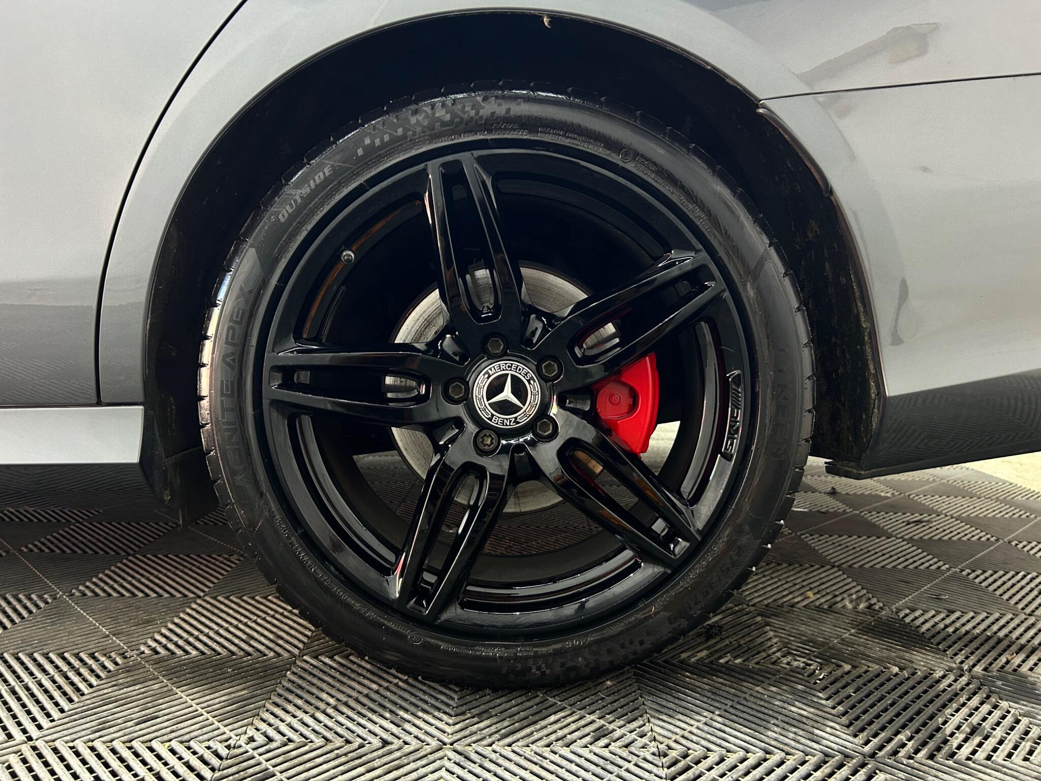 Mercedes-Benz E Class view 32