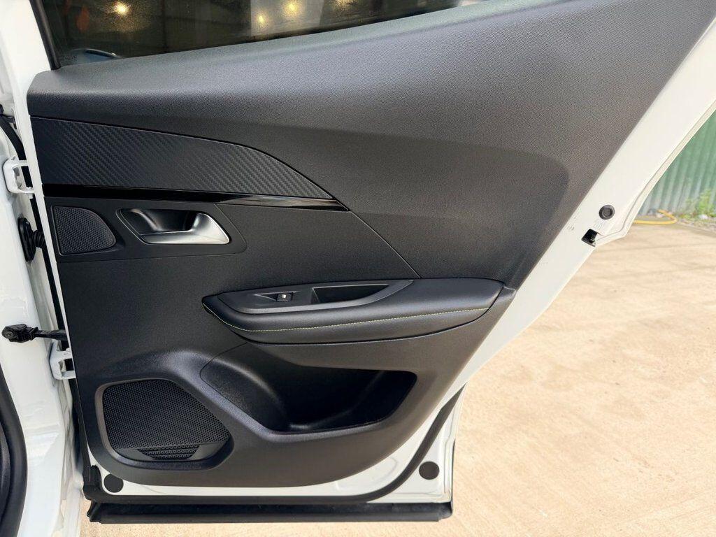 Peugeot E-2008 view 20