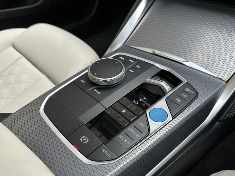 BMW i4 view 10