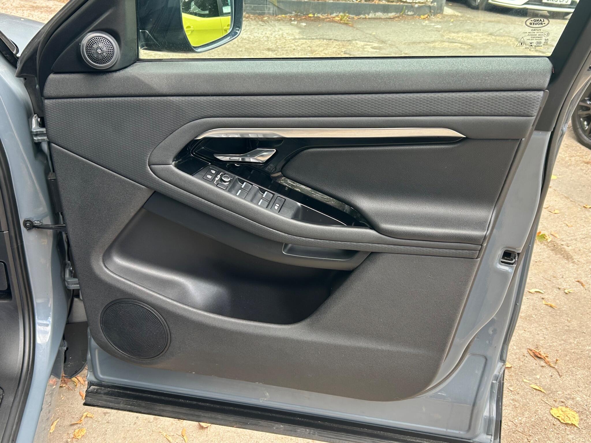 Land Rover Range Rover Evoque view 37