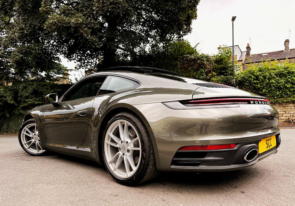 Porsche 911 view 10
