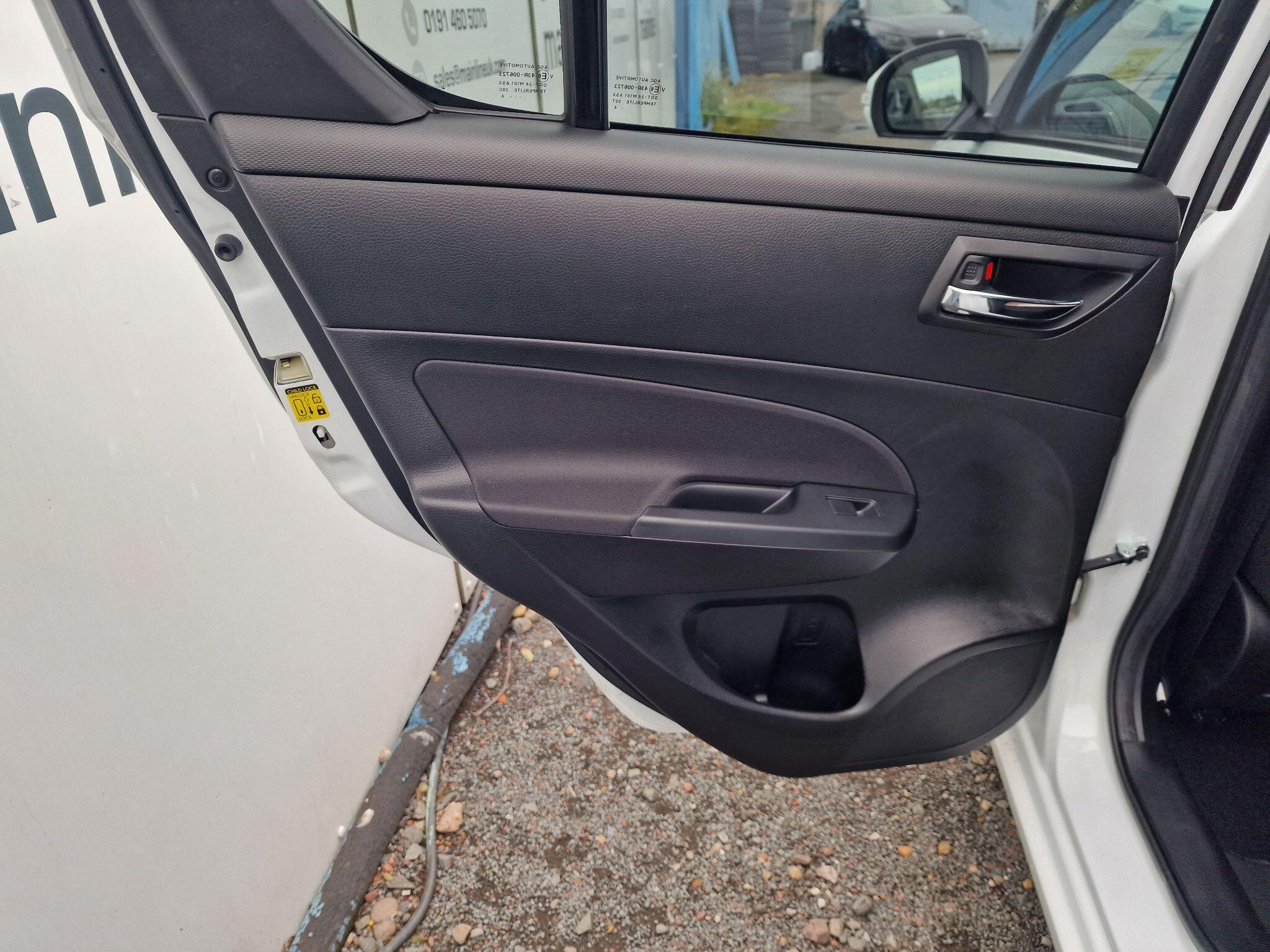 Suzuki Swift view 34