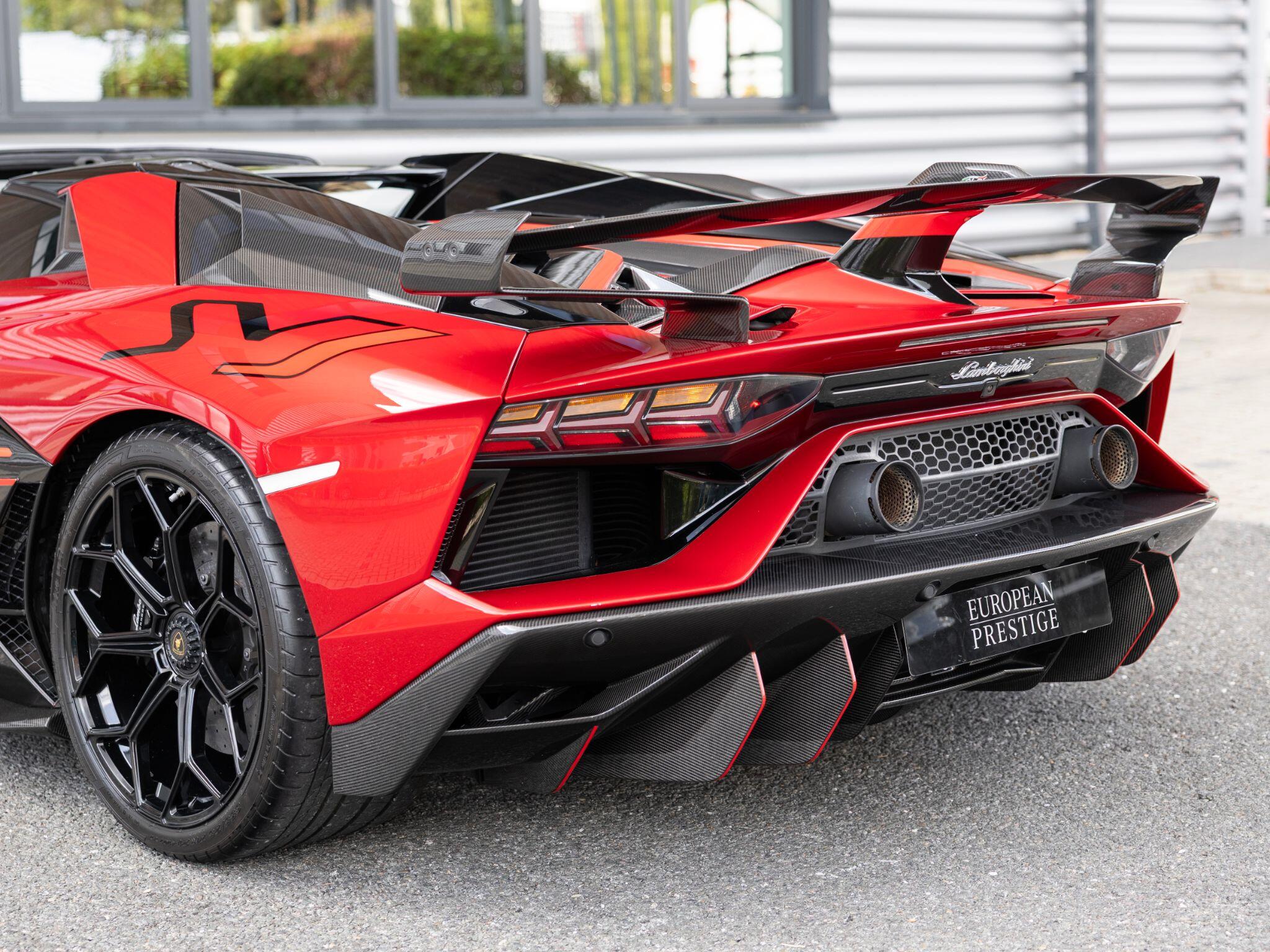Lamborghini Aventador view 26