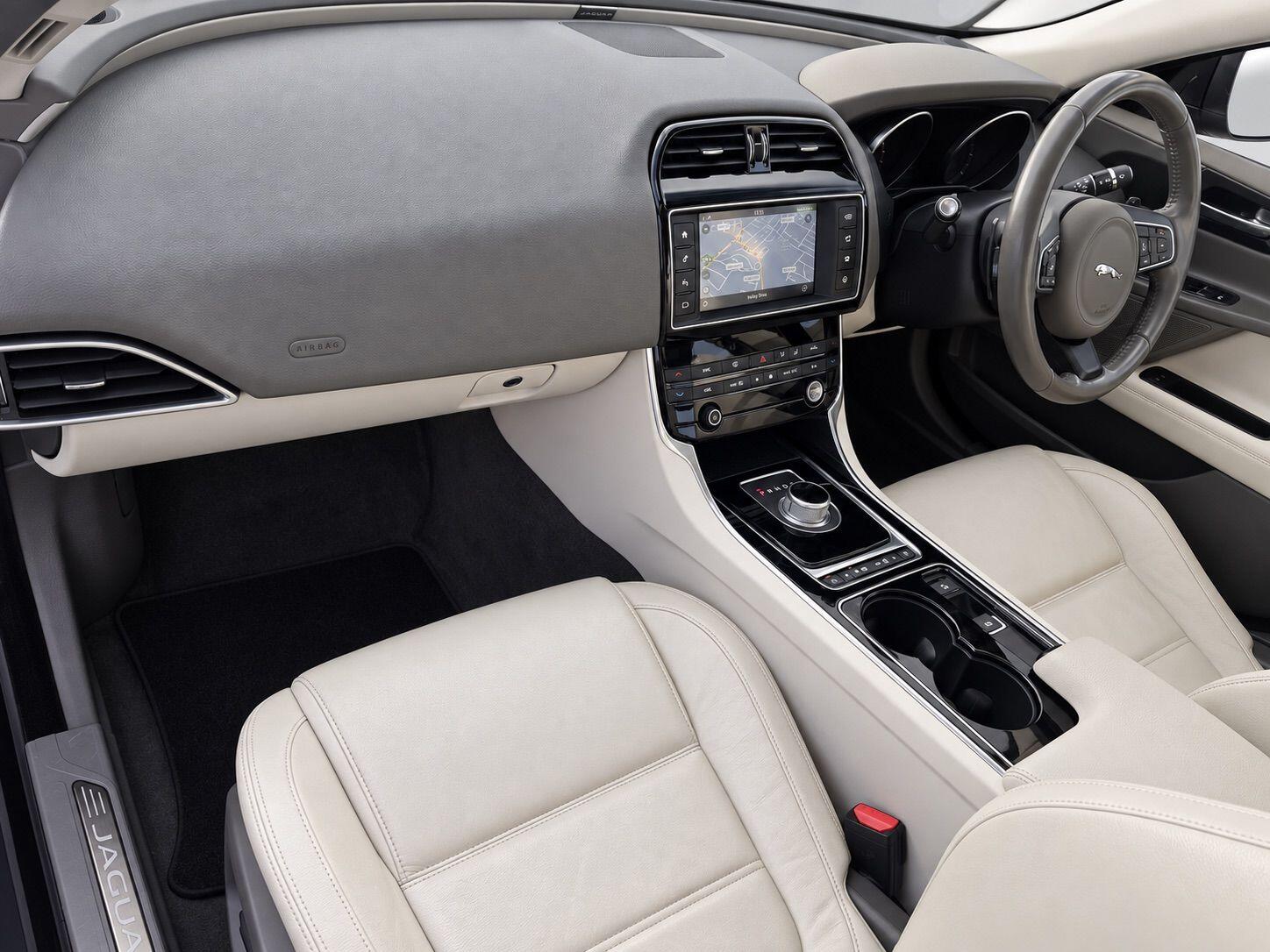 Jaguar Xe view 31