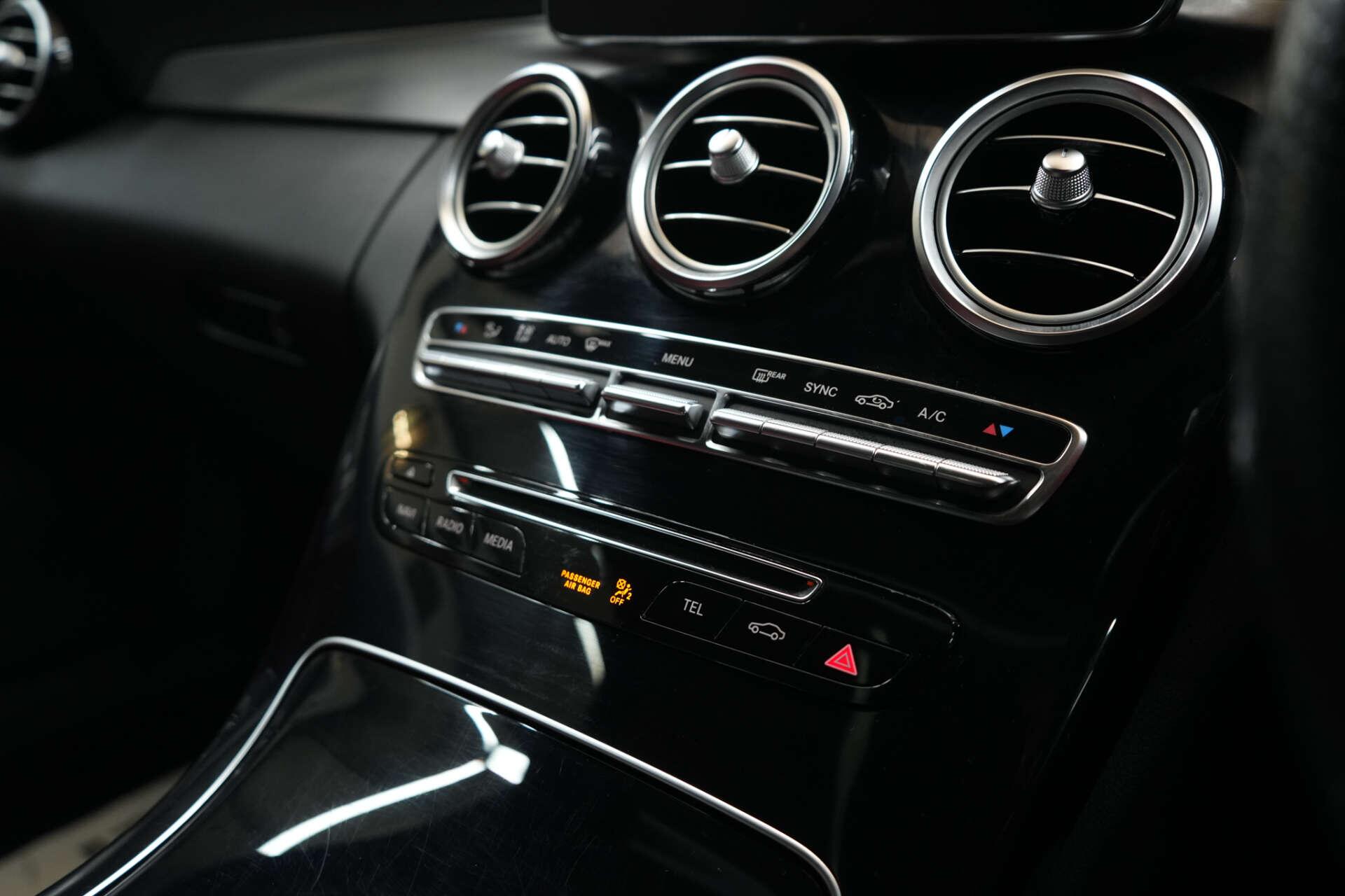 Mercedes-Benz C-Class view 32