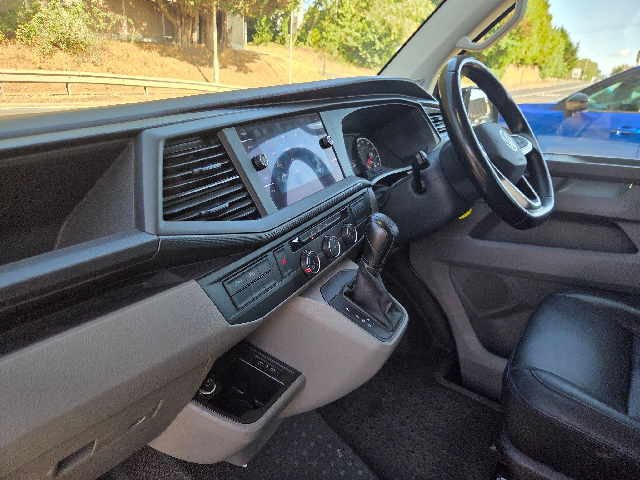 Volkswagen Transporter view 8
