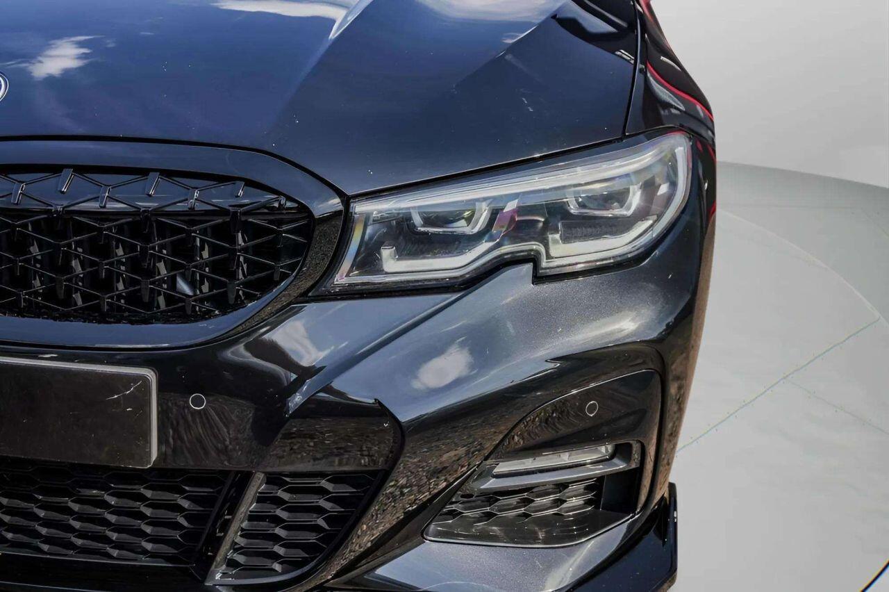 BMW 3 Series view 9