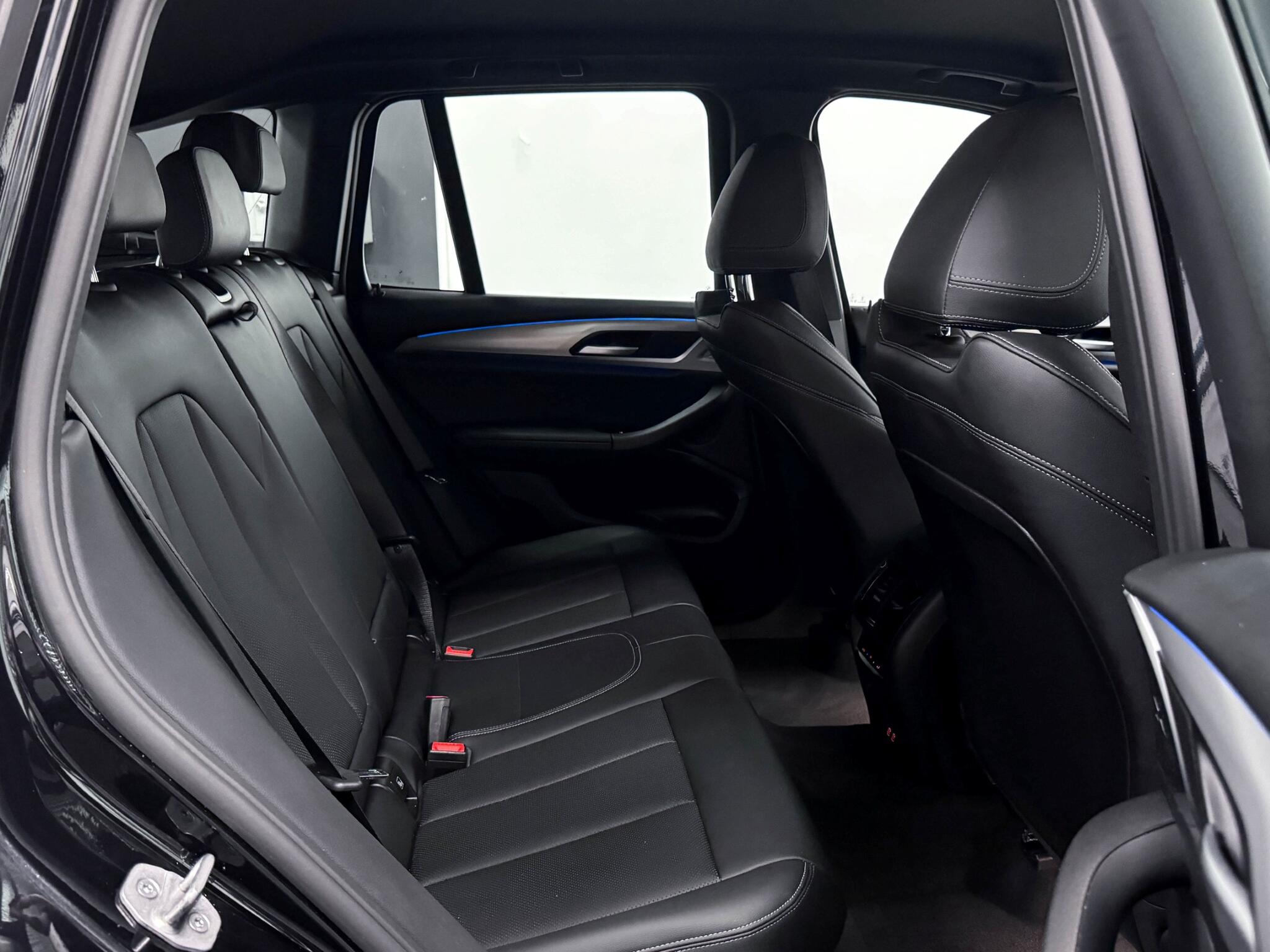 BMW X3 view 11