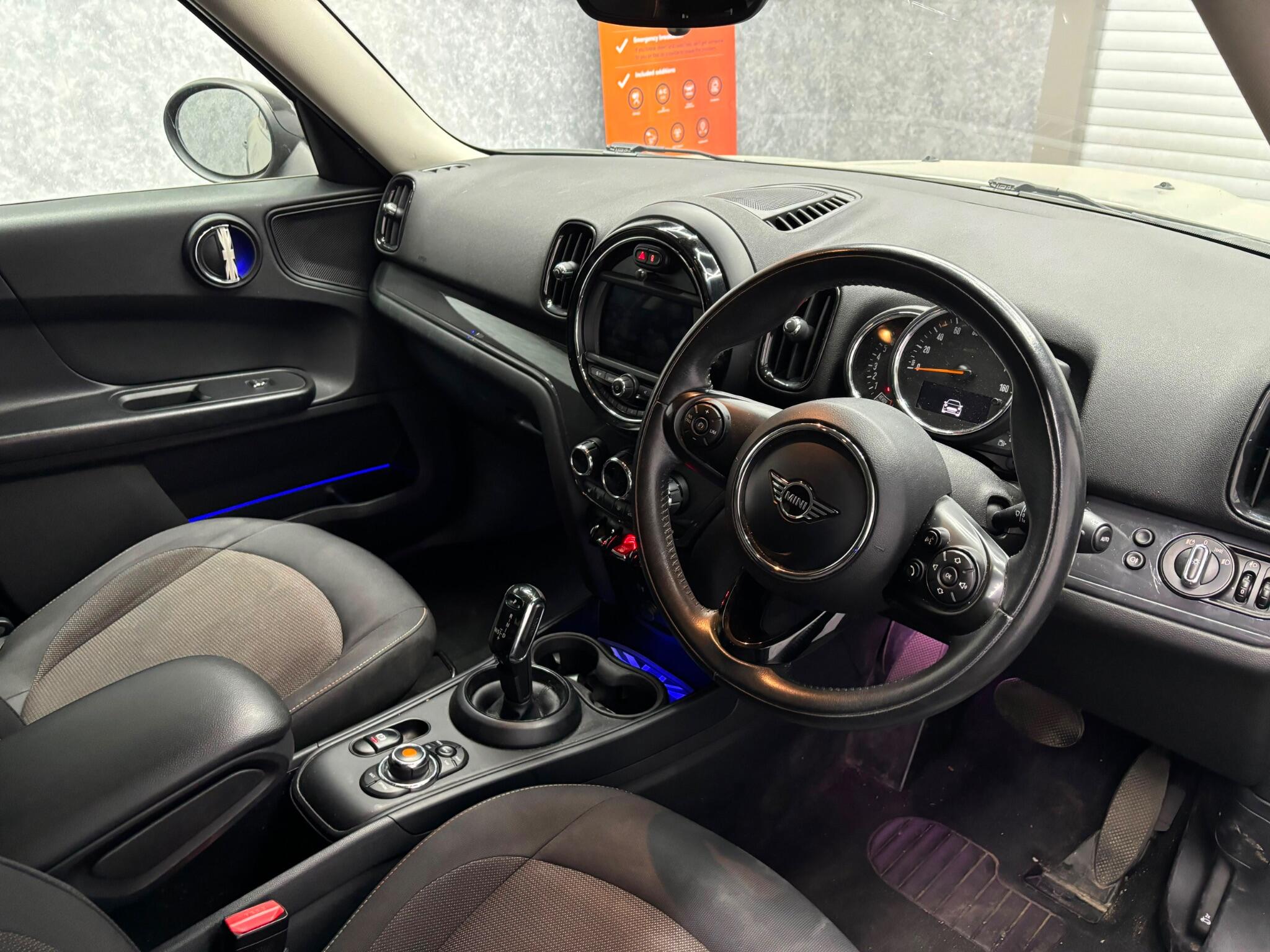 Mini Countryman view 3