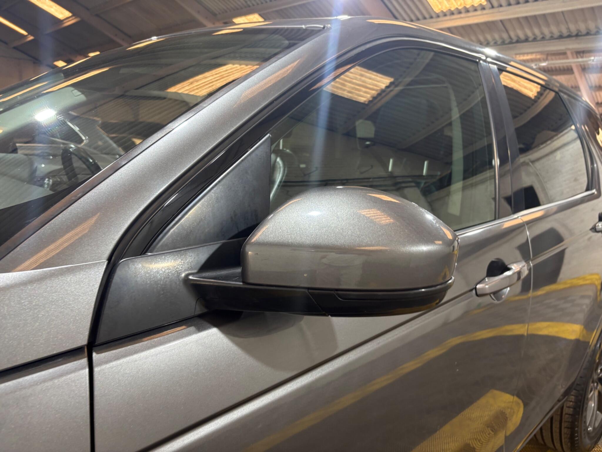 Land Rover Discovery Sport view 56