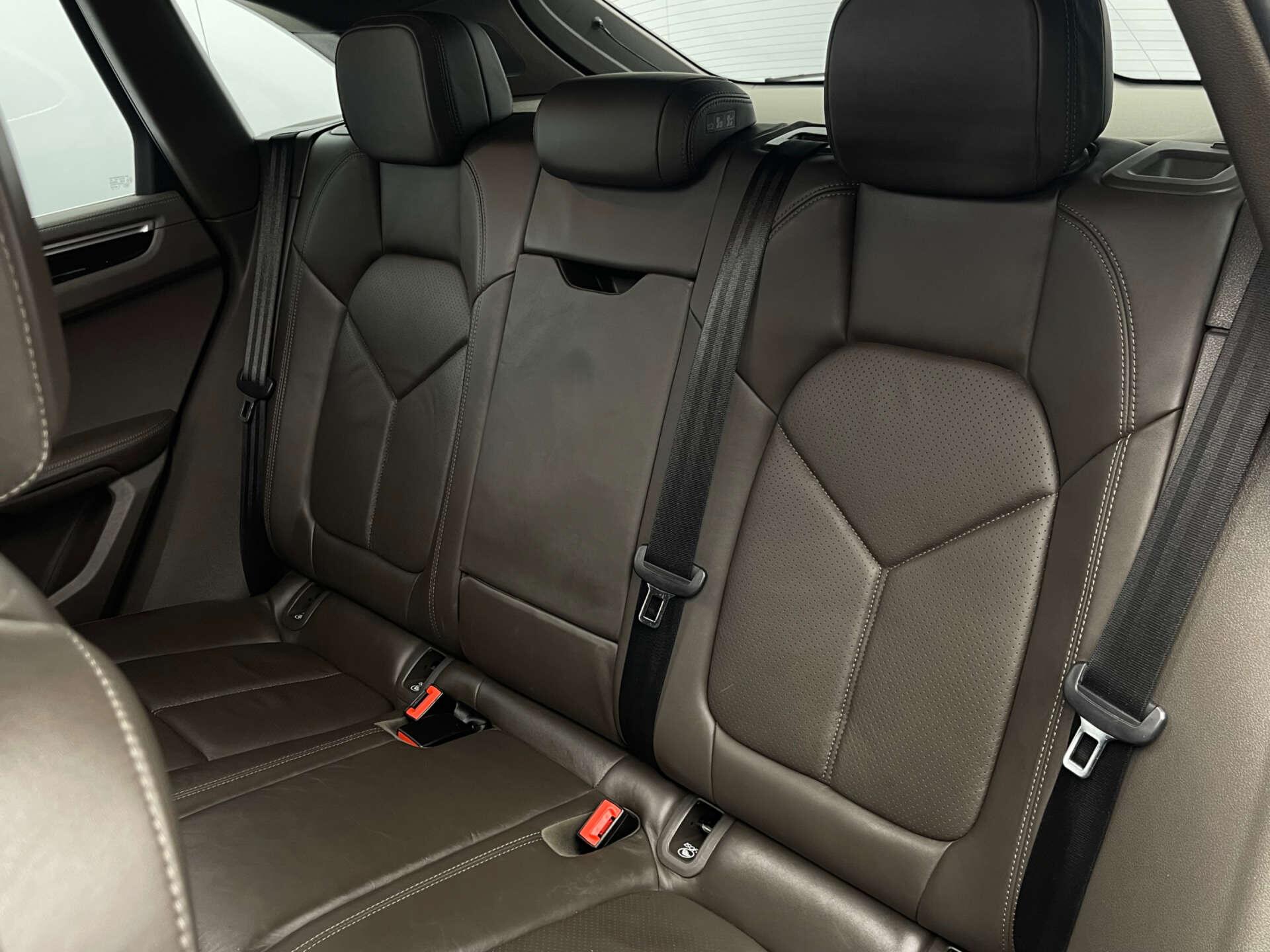 Porsche Macan view 43