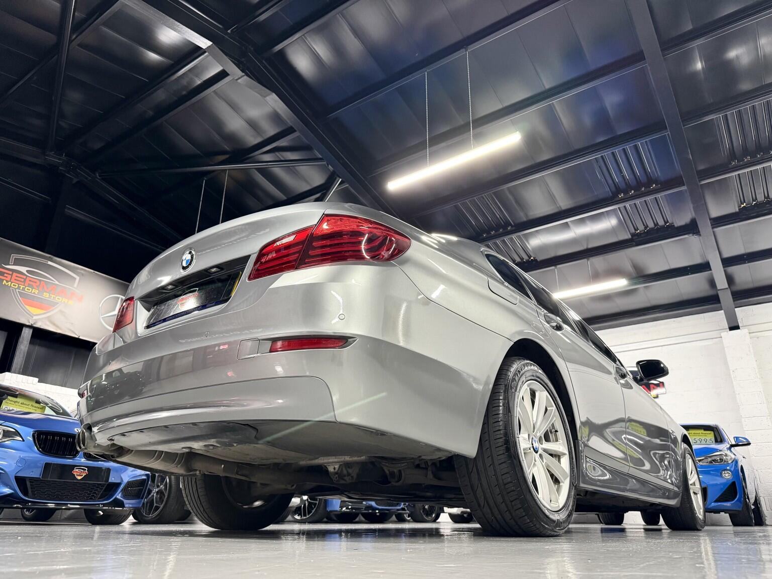 BMW 5 Series view 8
