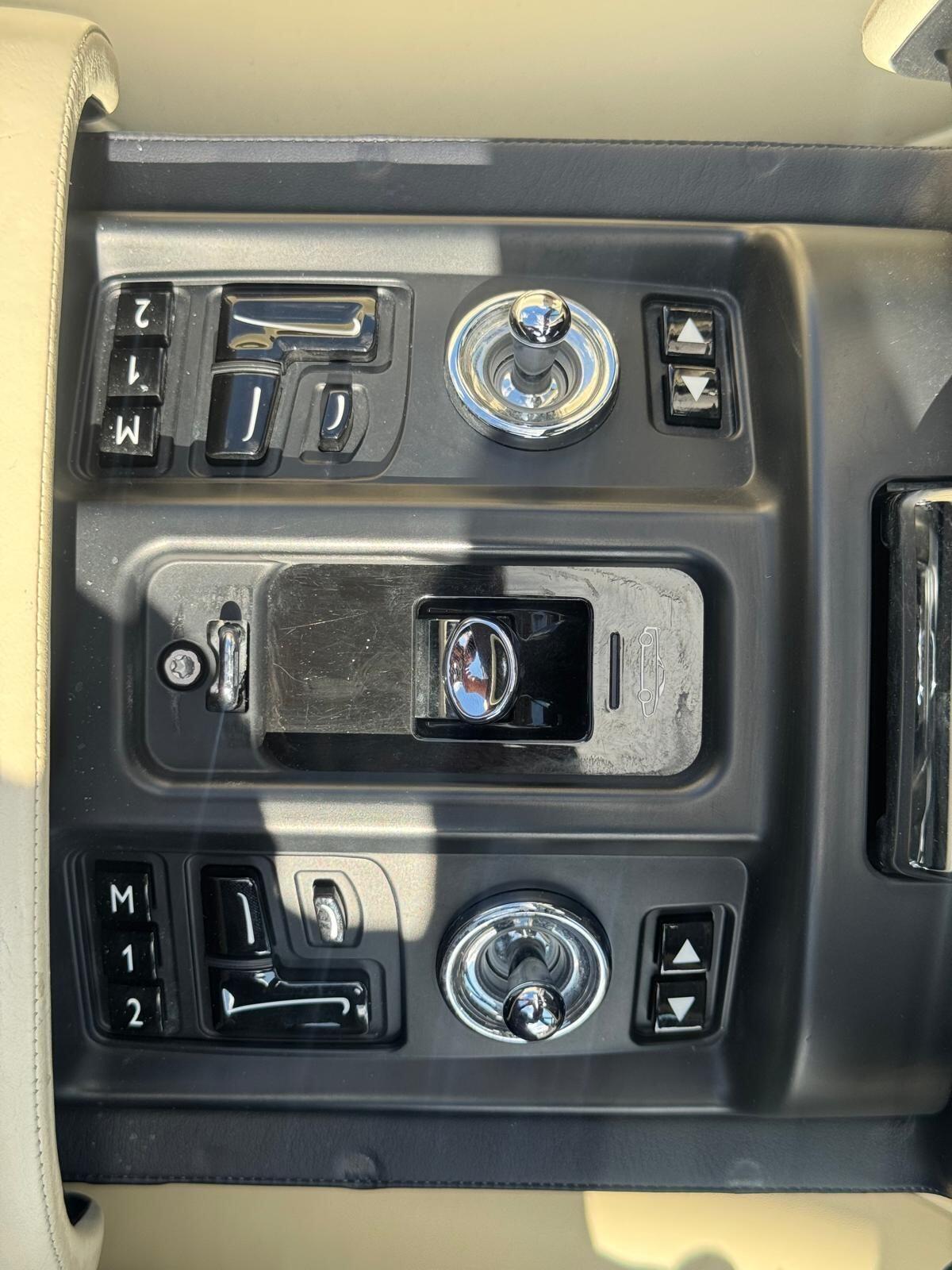 Rolls-Royce Phantom view 32