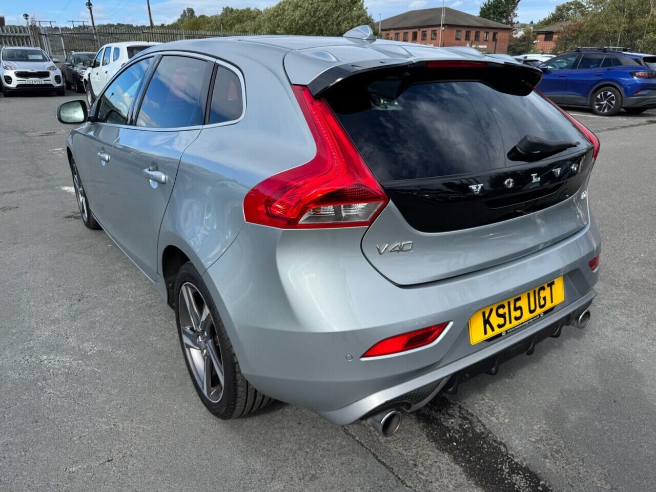 Volvo V40 view 3