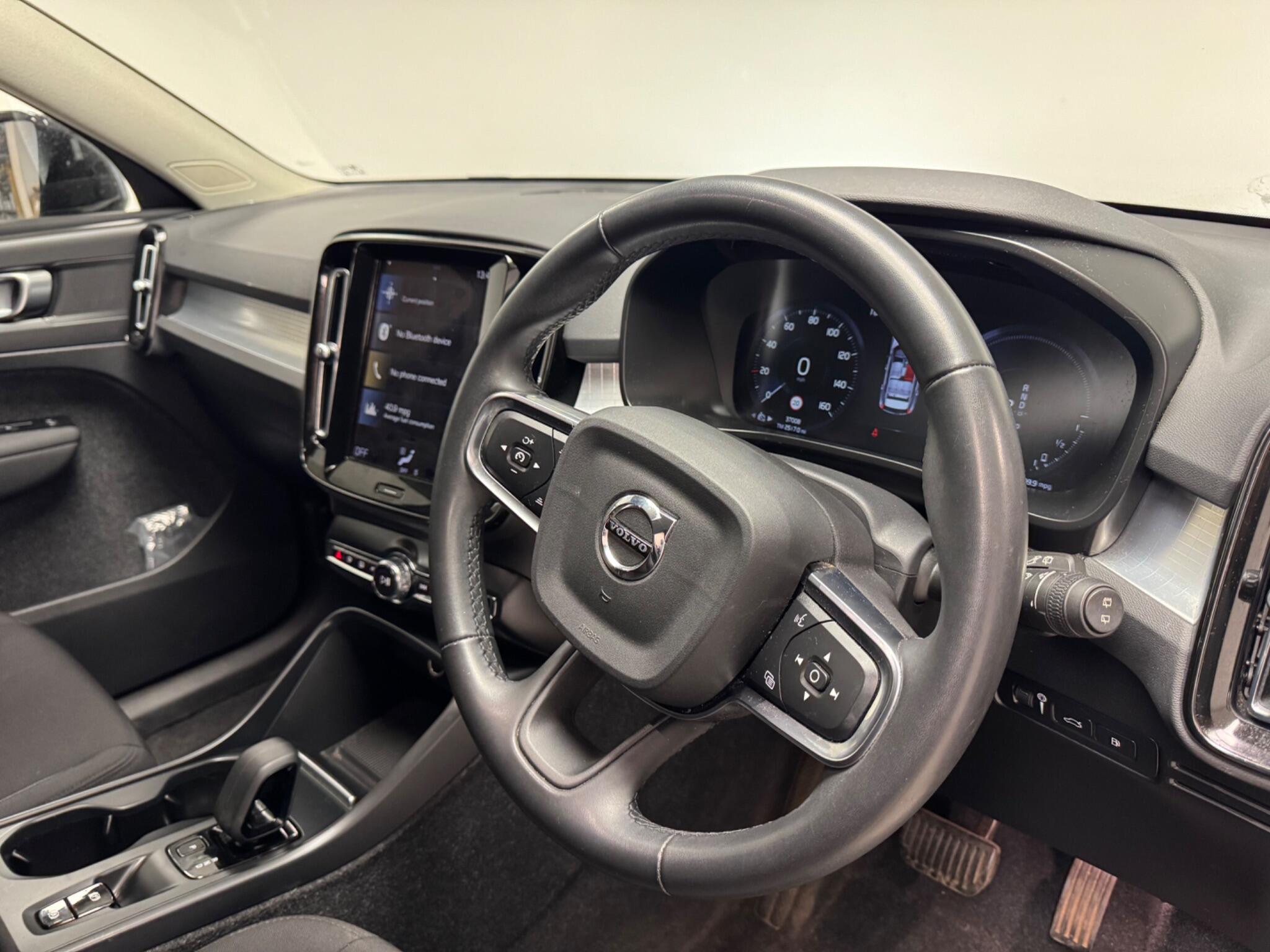Volvo XC40 view 9