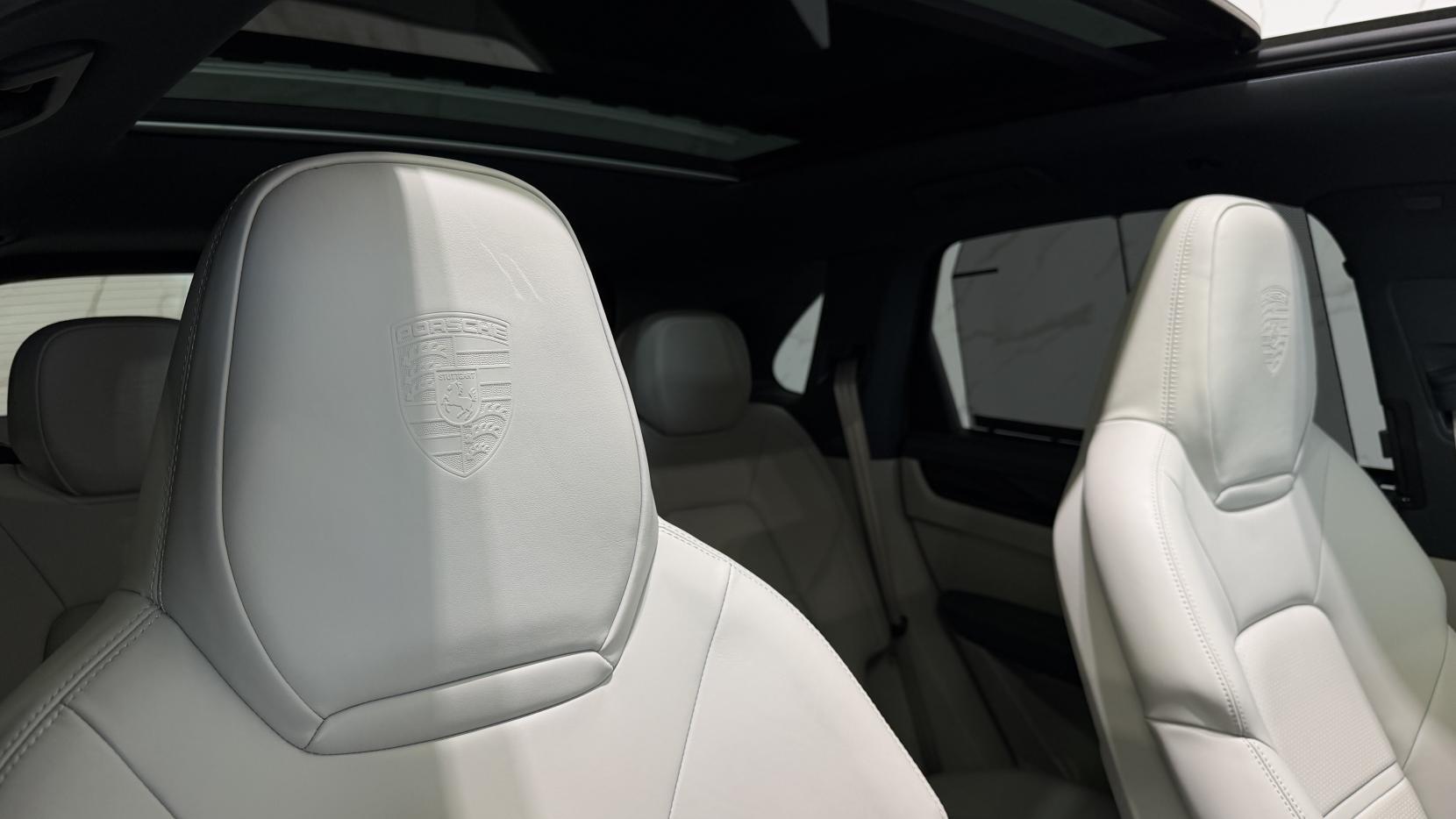 Porsche Cayenne view 24