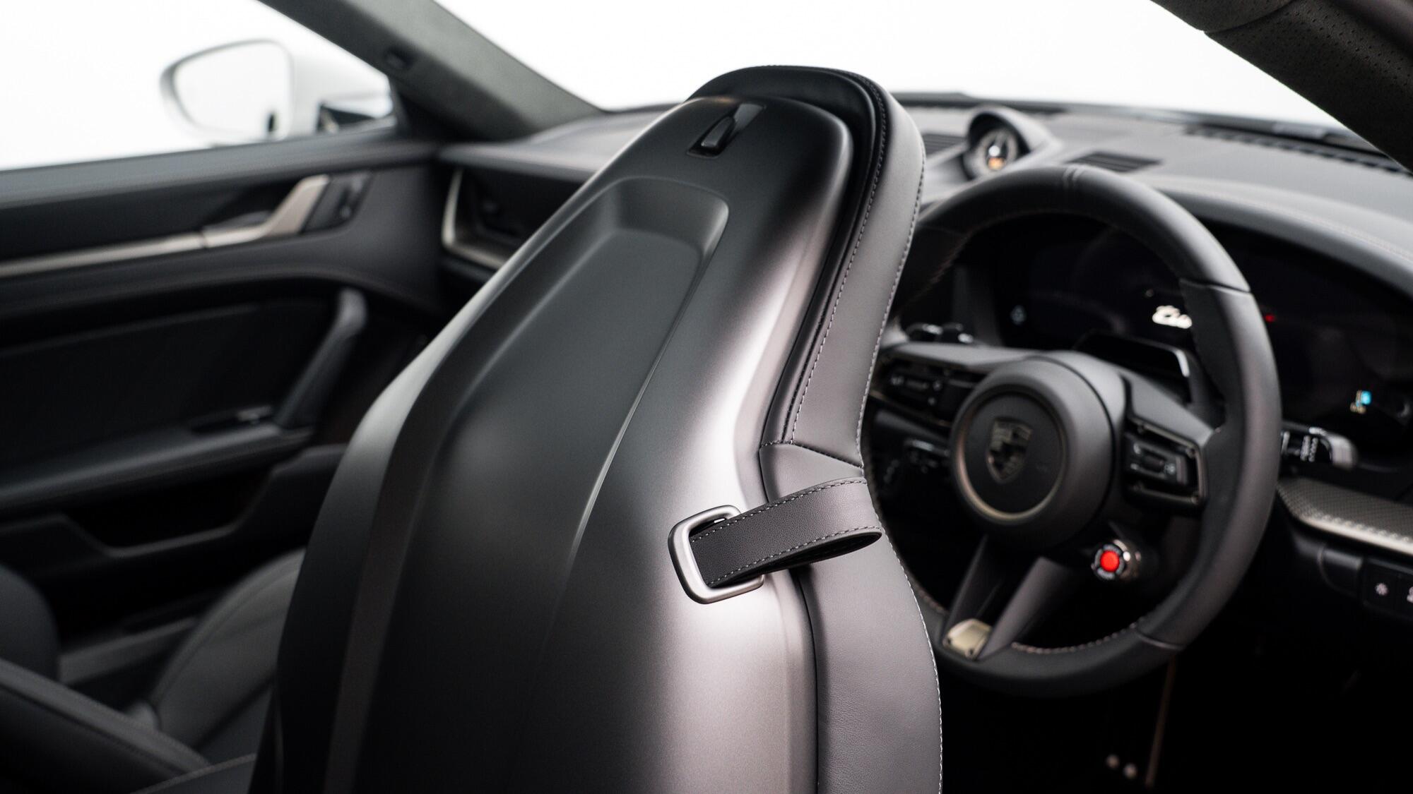 Porsche 911 view 9